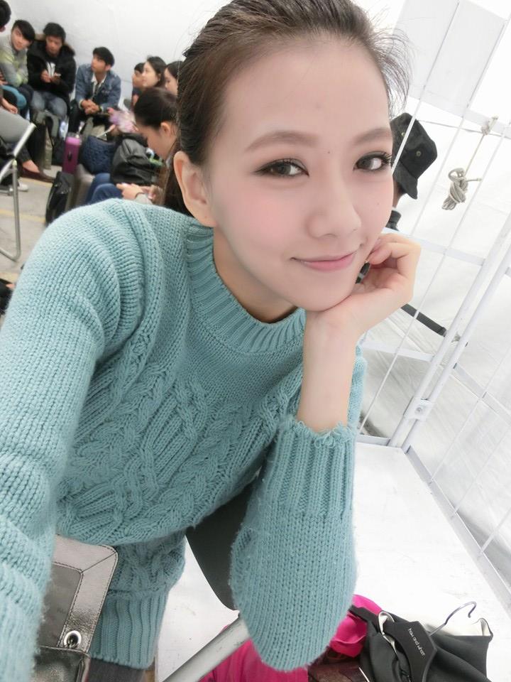 周巧韵-长发飘逸 妩媚朦胧美自拍照