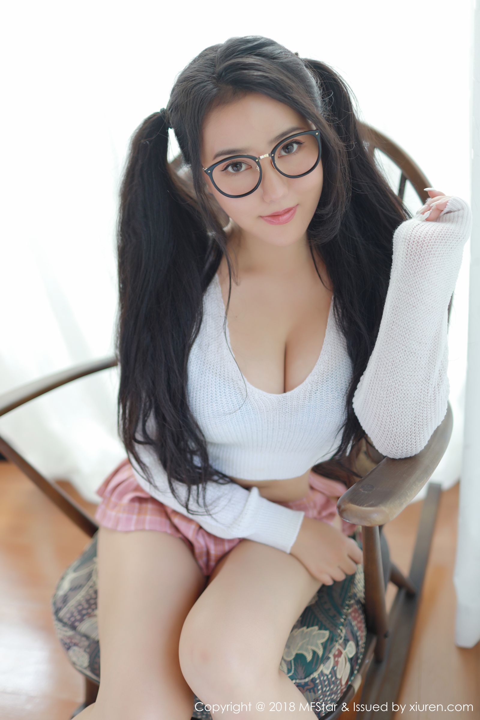 玛鲁娜的OL装扮 会心一击美臀诱惑