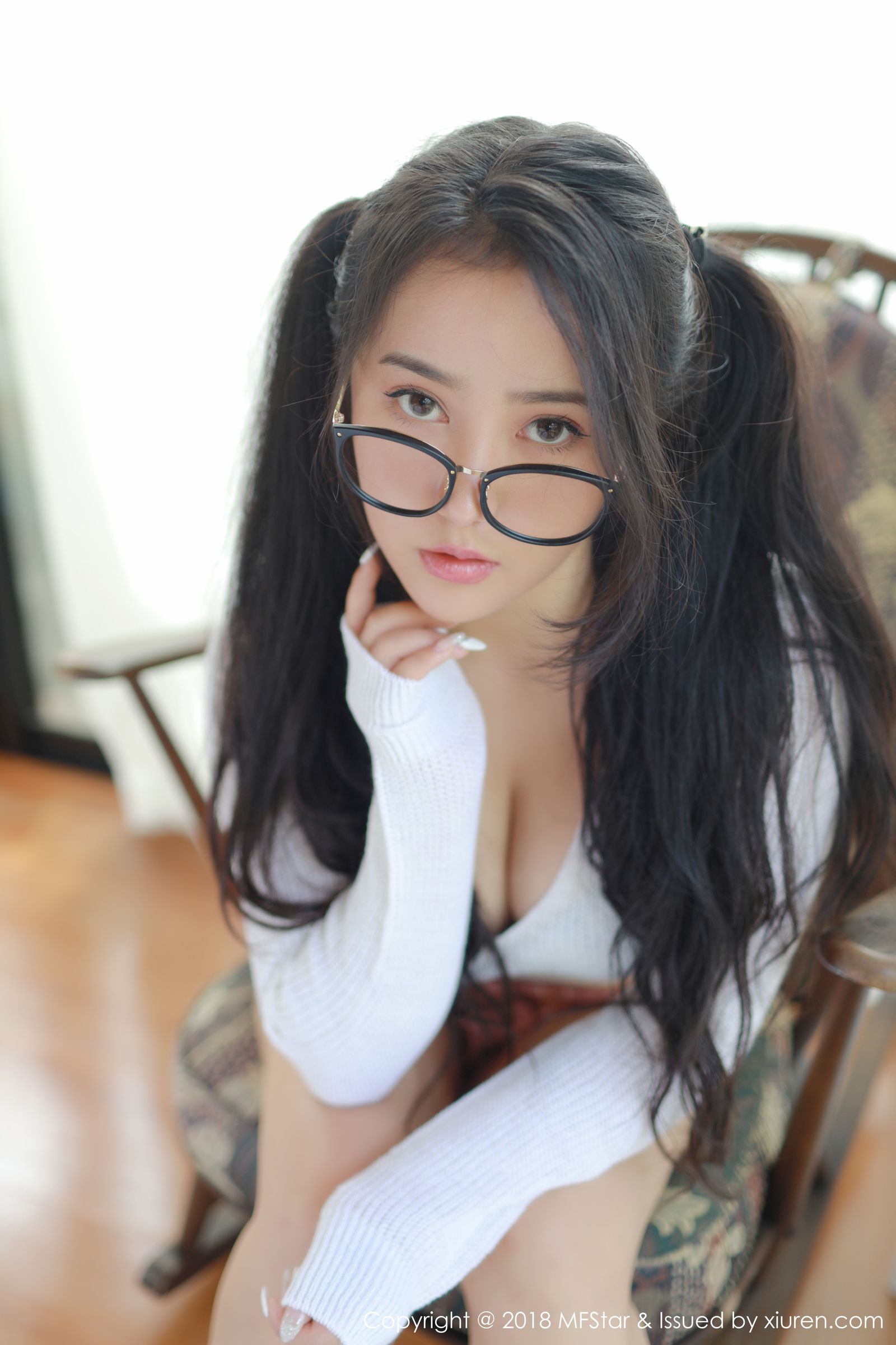 玛鲁娜的OL装扮 会心一击美臀诱惑