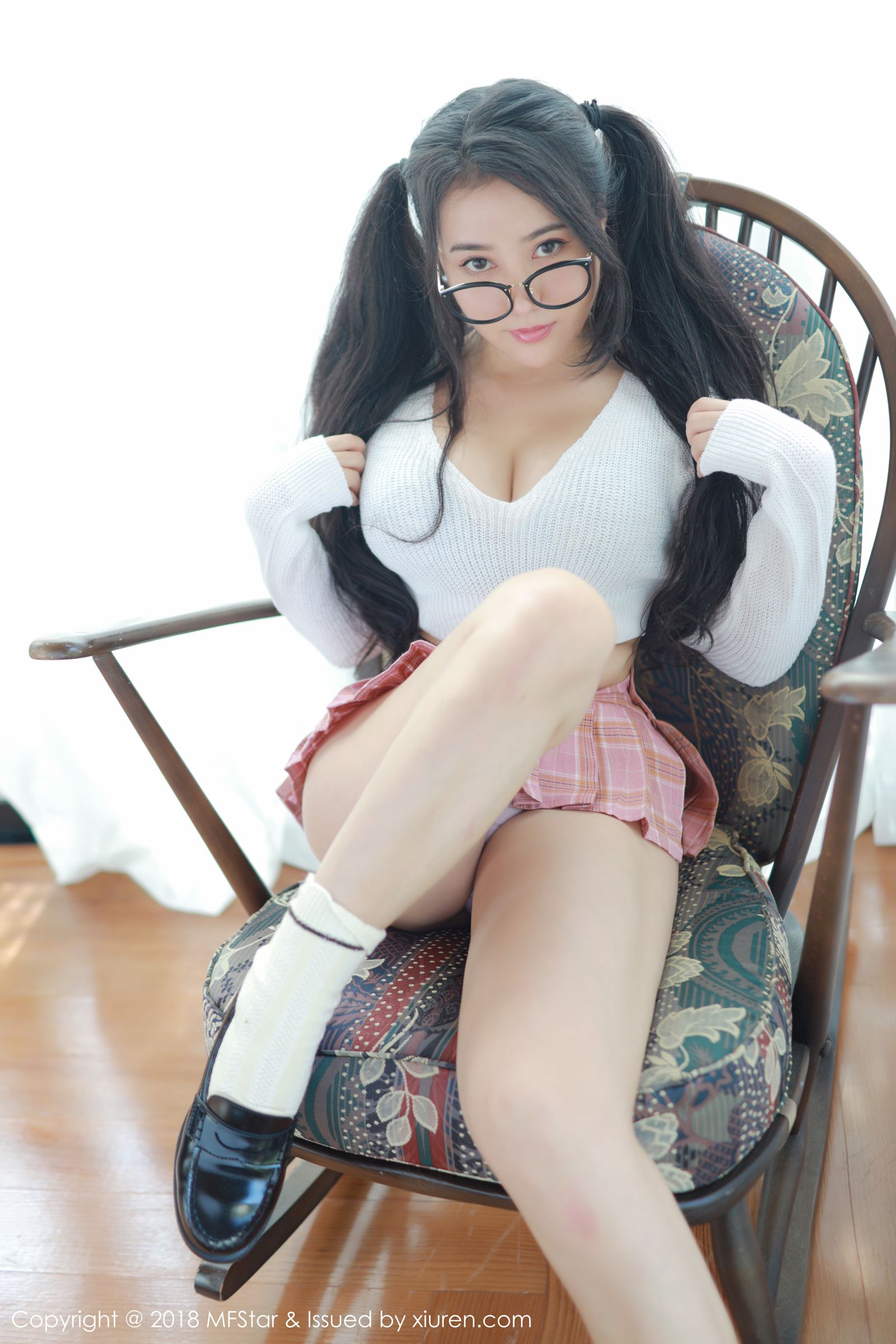 玛鲁娜的OL装扮 会心一击美臀诱惑
