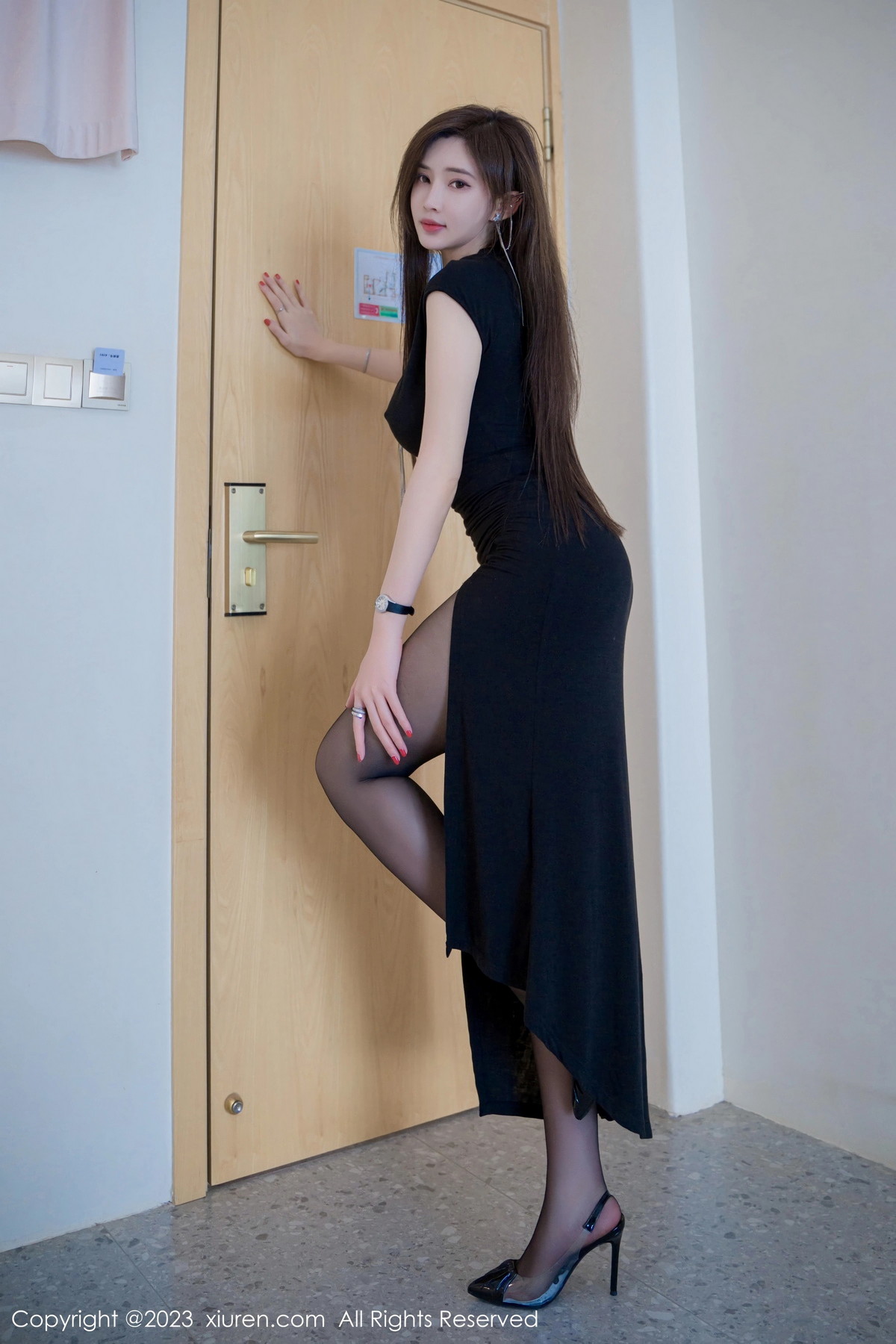 [XiuRen]高清写真图 2023.08.24 No.7280 Carol周妍希 黑丝美臀