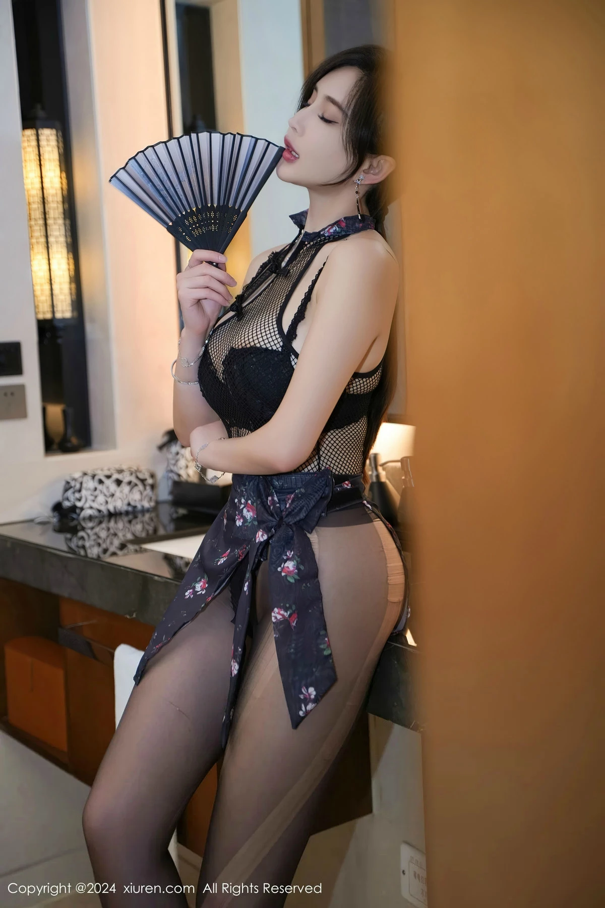 [XiuRen]高清写真图 2024.03.22 No.8275 Carol周妍希X 黑丝美腿