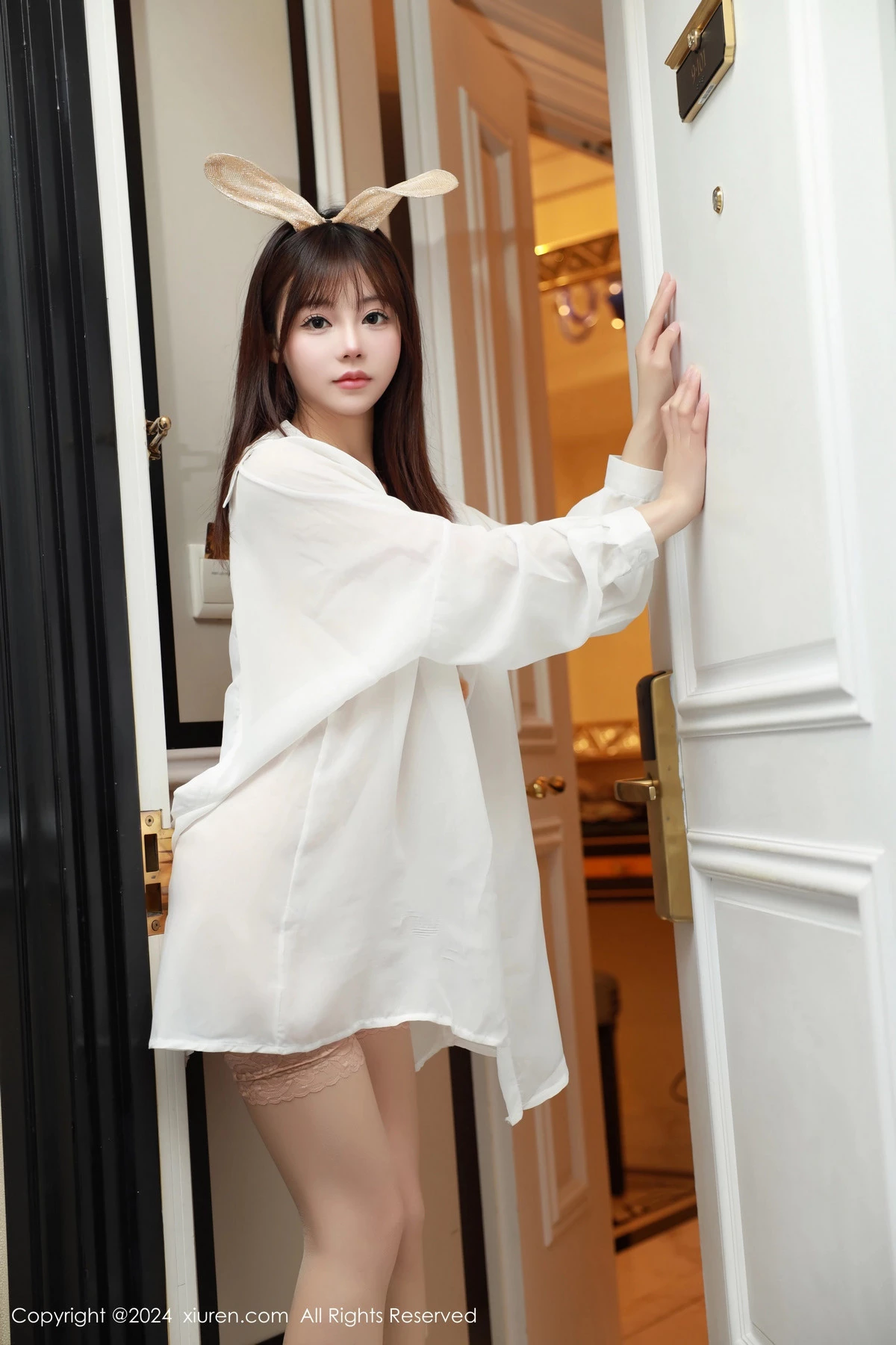 [XiuRen]高清写真图 2024.06.04 No.8645 佘贝拉Bella 丝袜美腿