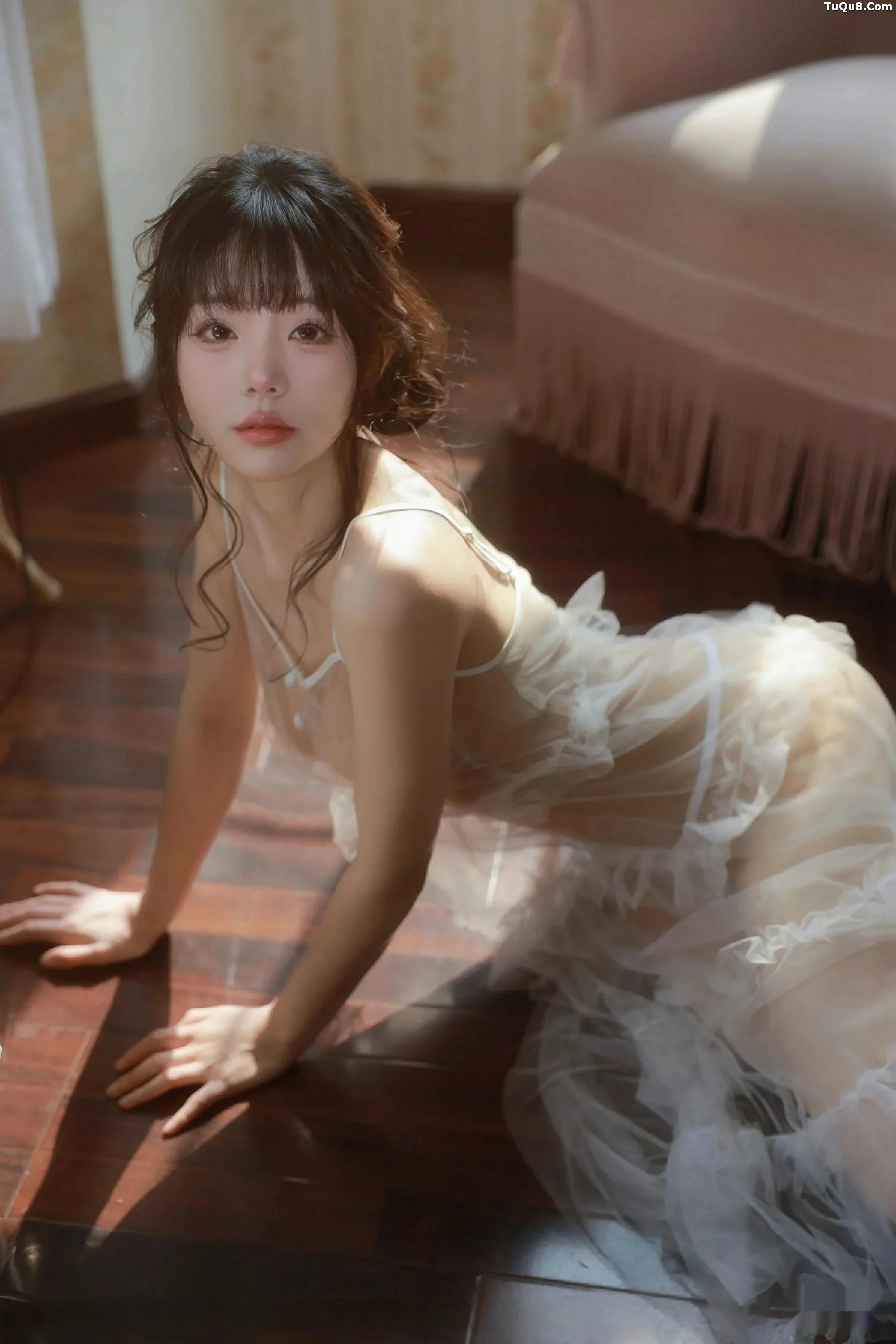 [XiuRen]高清写真图 2025.09.24 No.10799 佘贝拉Bella 连衣短裙