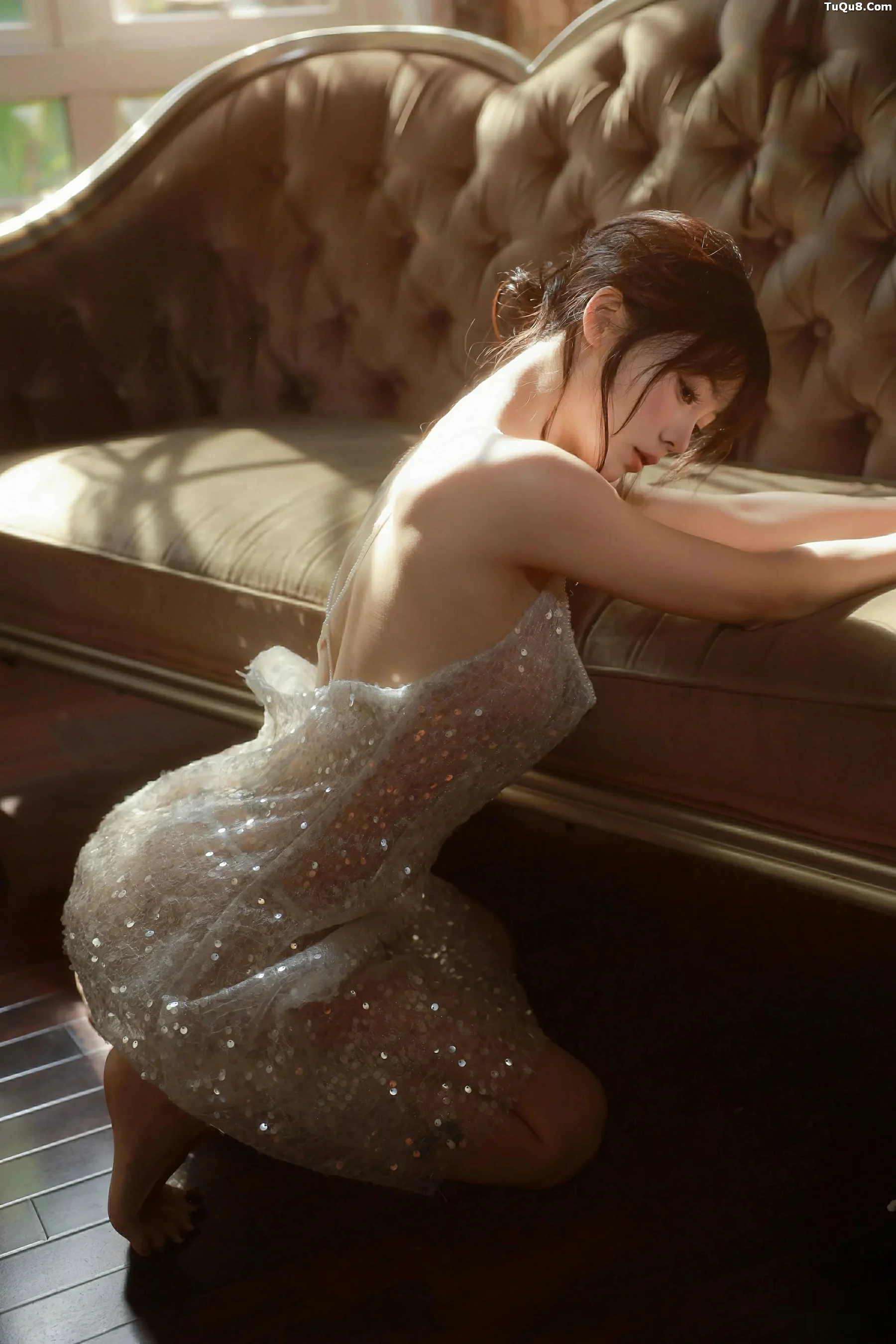 [XiuRen]高清写真图 2025.09.24 No.10799 佘贝拉Bella 连衣短裙