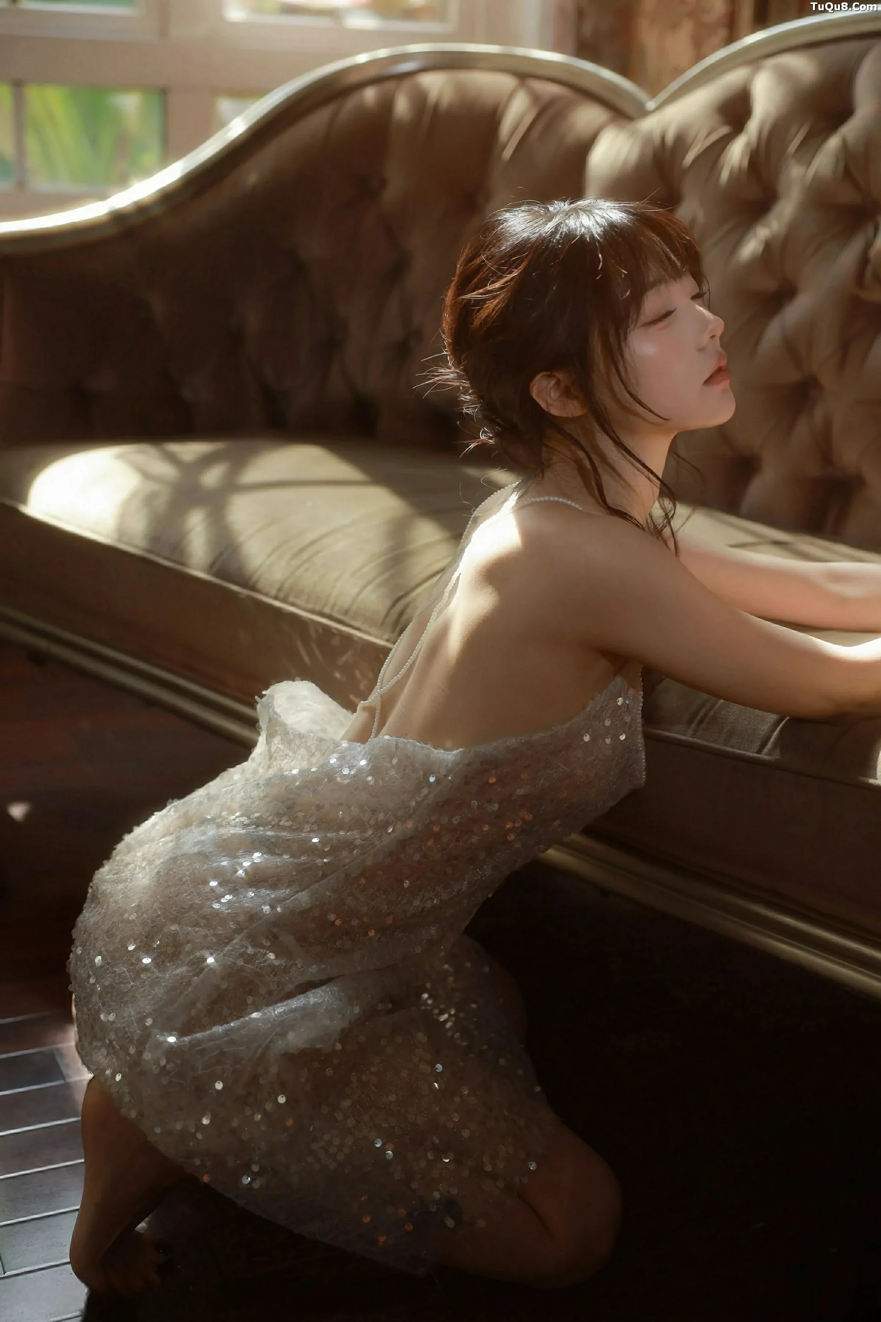 [XiuRen]高清写真图 2025.09.24 No.10799 佘贝拉Bella 连衣短裙