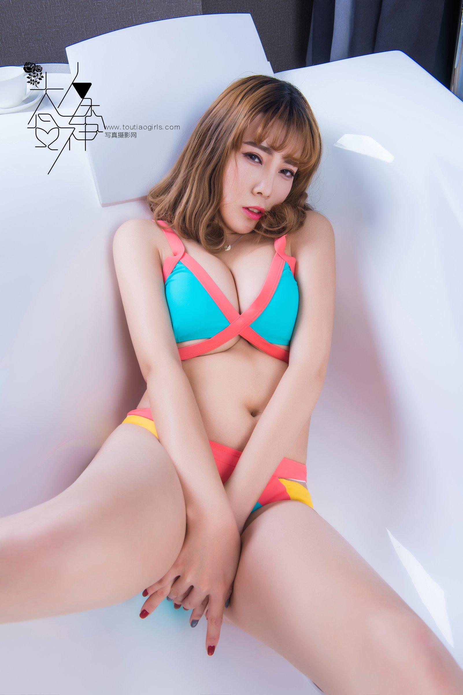 李婈绾 [TouTiao头条女神]高清写真图2016-11-15 蜜桃美臀
