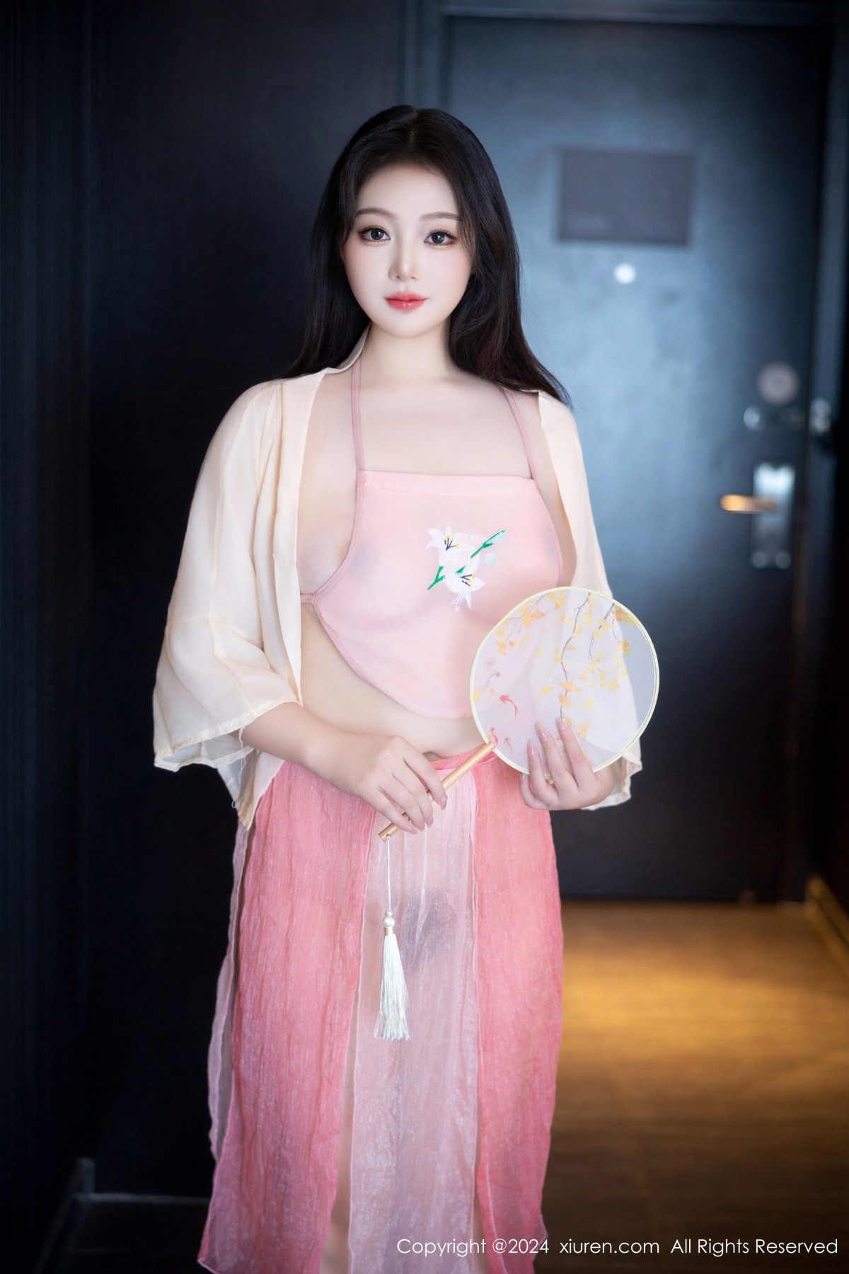 [XiuRen]高清写真图 2024.09.26 No.9211 潘多拉哦 美臀性感