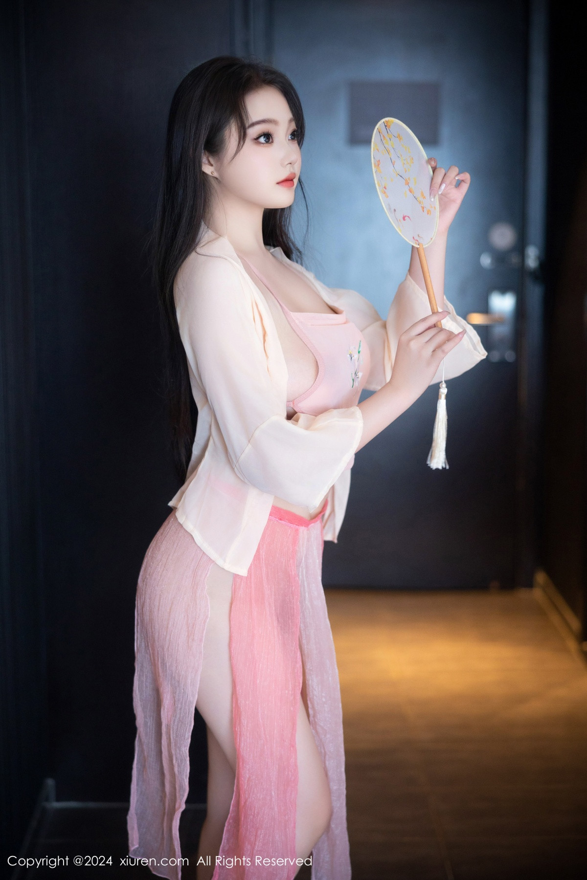 [XiuRen]高清写真图 2024.09.26 No.9211 潘多拉哦 美臀性感