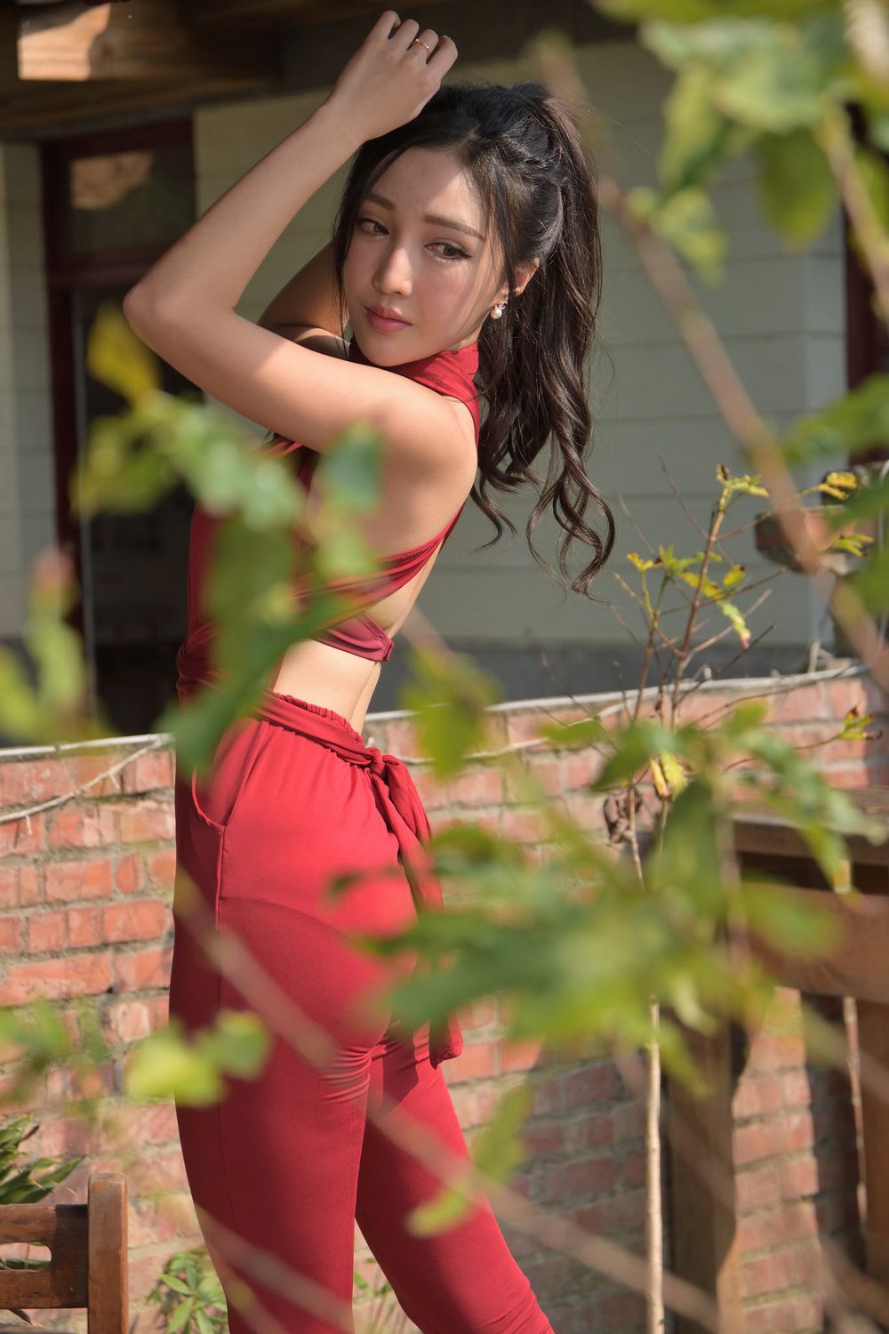 赵芸- 成熟女人写真之汽车修理工