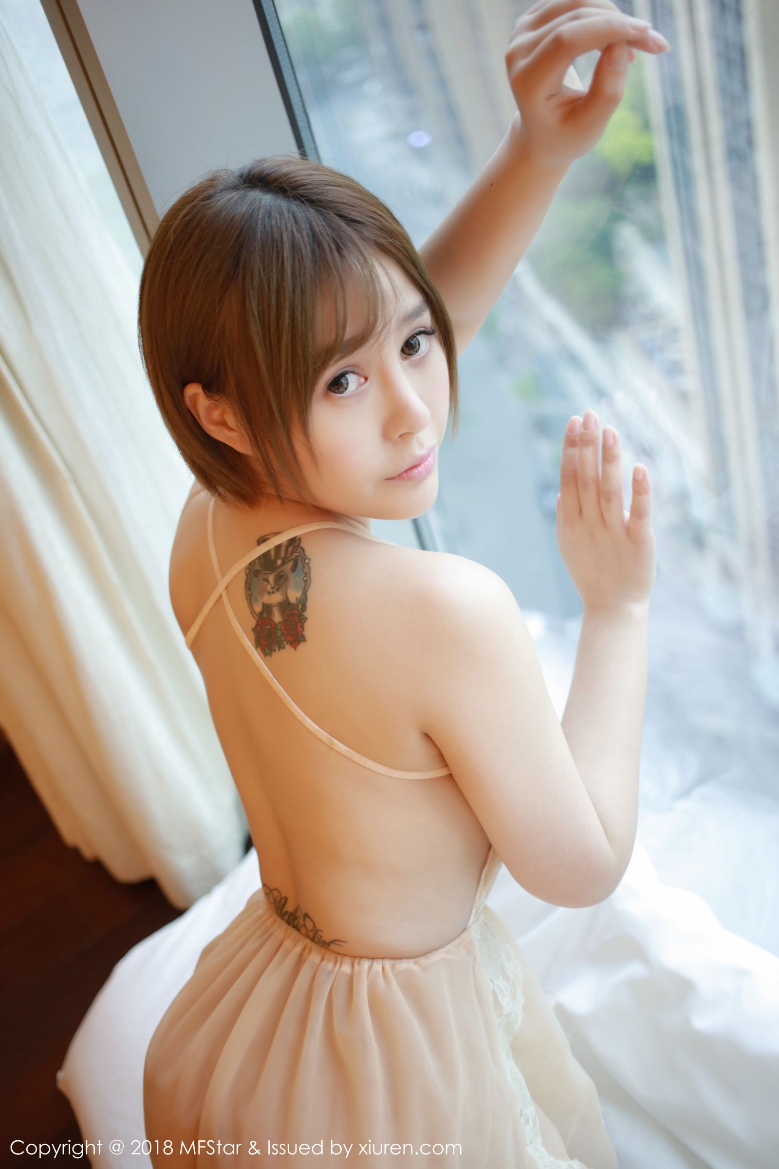 清新女神Evelyn艾莉 丰满美腿完美翘臀