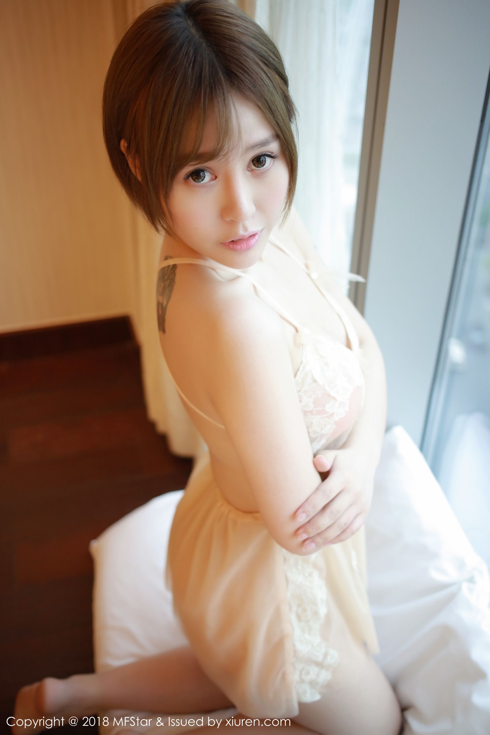清新女神Evelyn艾莉 丰满美腿完美翘臀