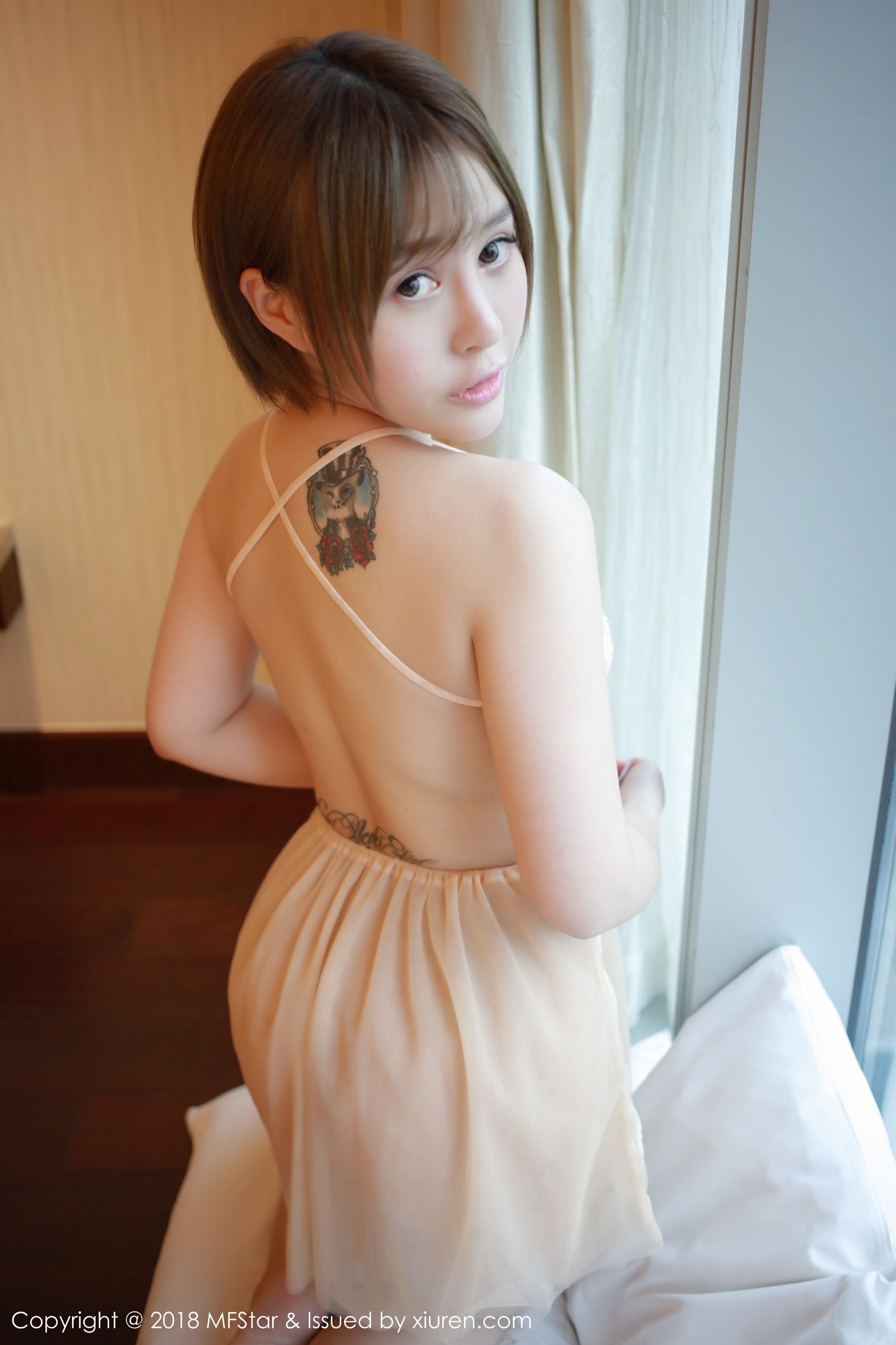 清新女神Evelyn艾莉 丰满美腿完美翘臀