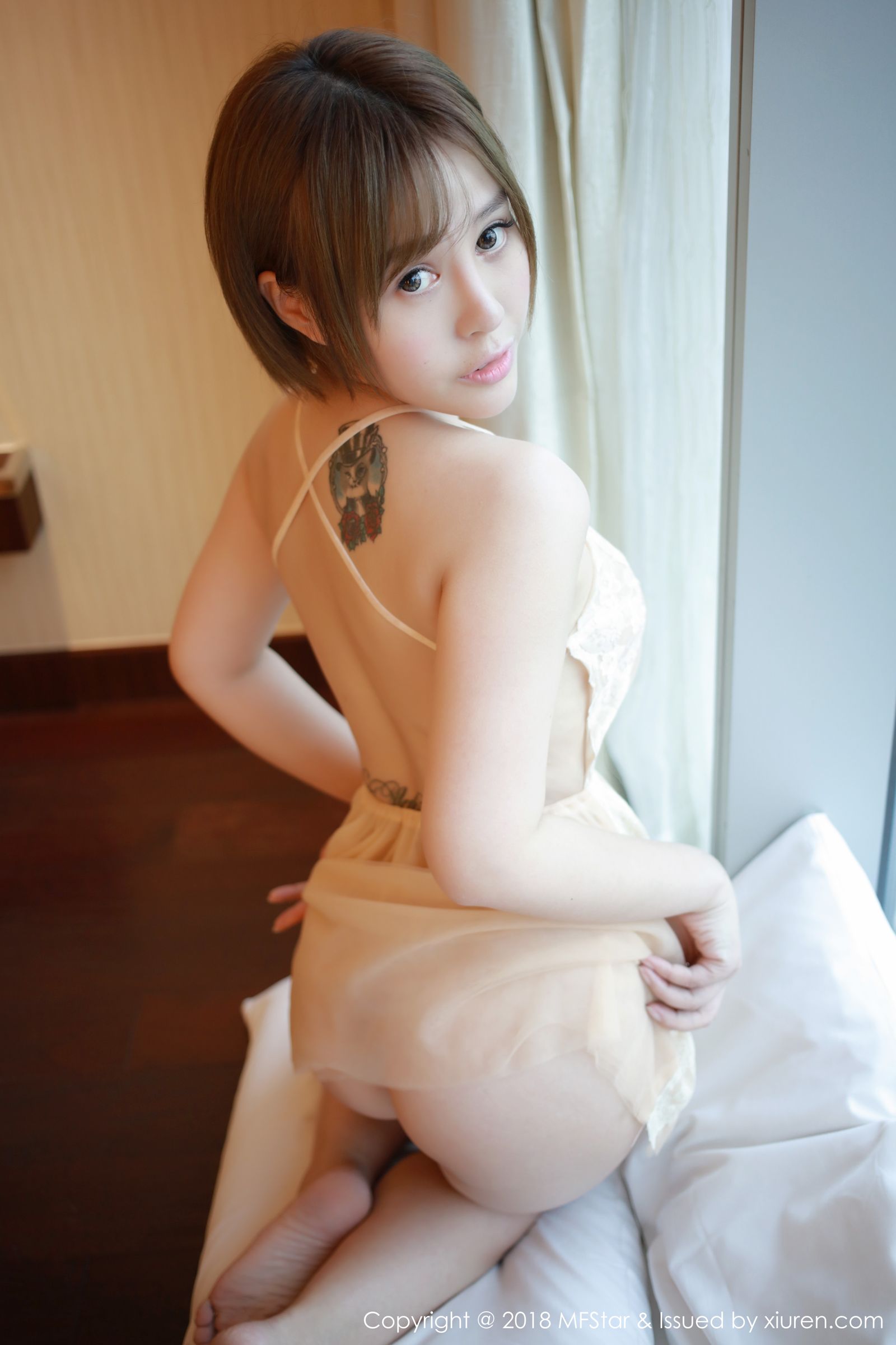 清新女神Evelyn艾莉 丰满美腿完美翘臀