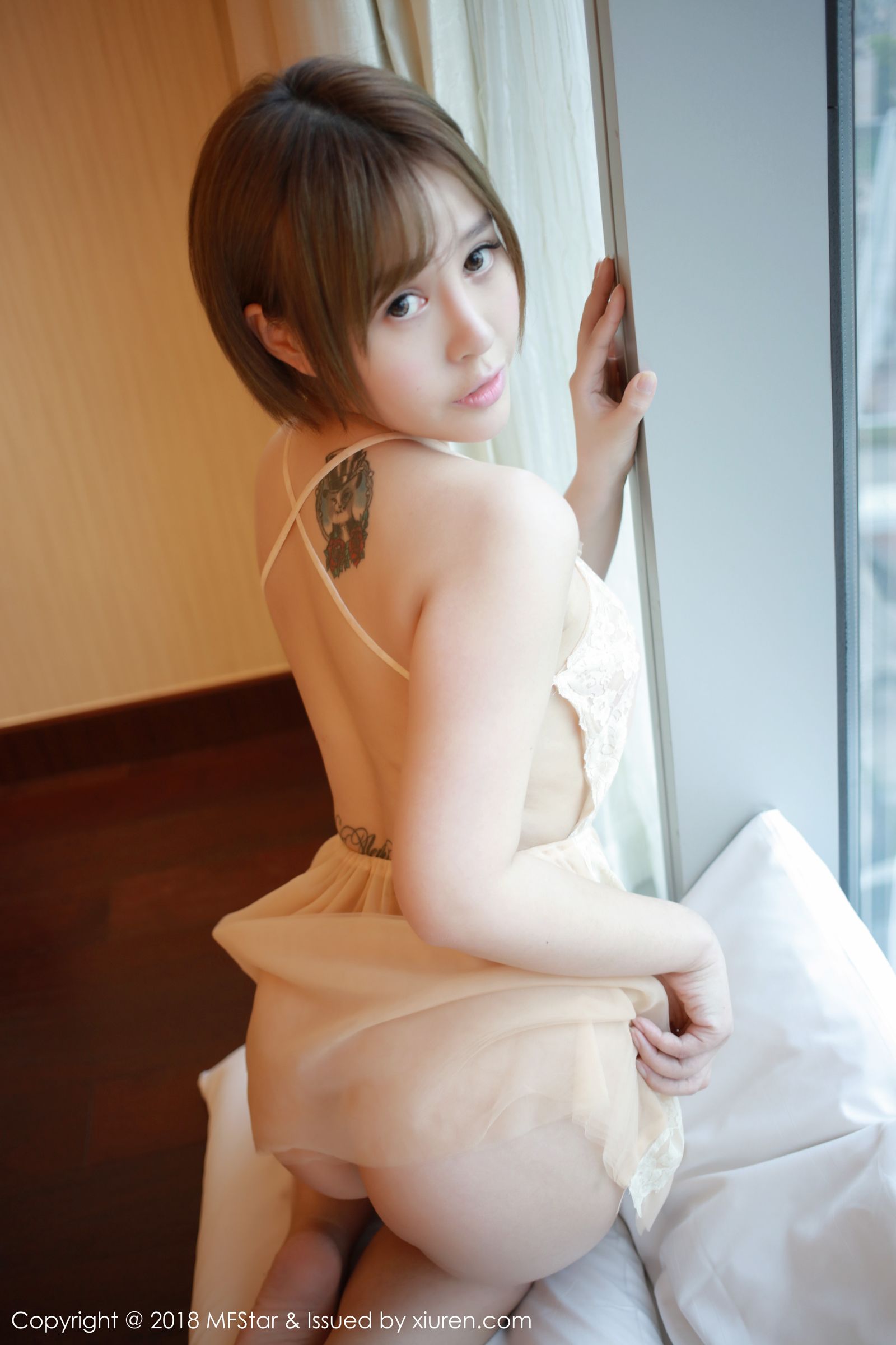 清新女神Evelyn艾莉 丰满美腿完美翘臀