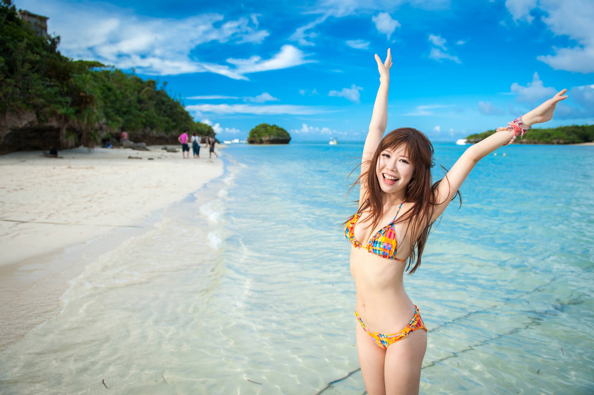 纱那酱 阳光灿烂的美女艺术家