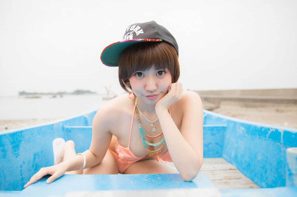 里美黎 短发美少女户外写真图