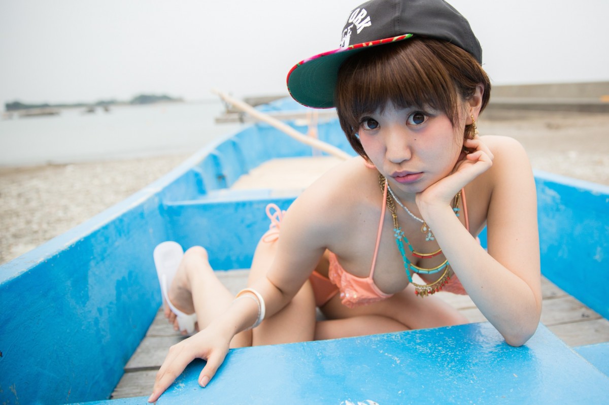 里美黎 短发美少女户外写真图