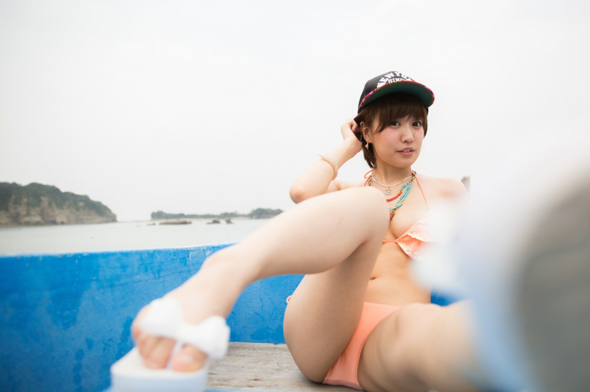 里美黎 短发美少女户外写真图