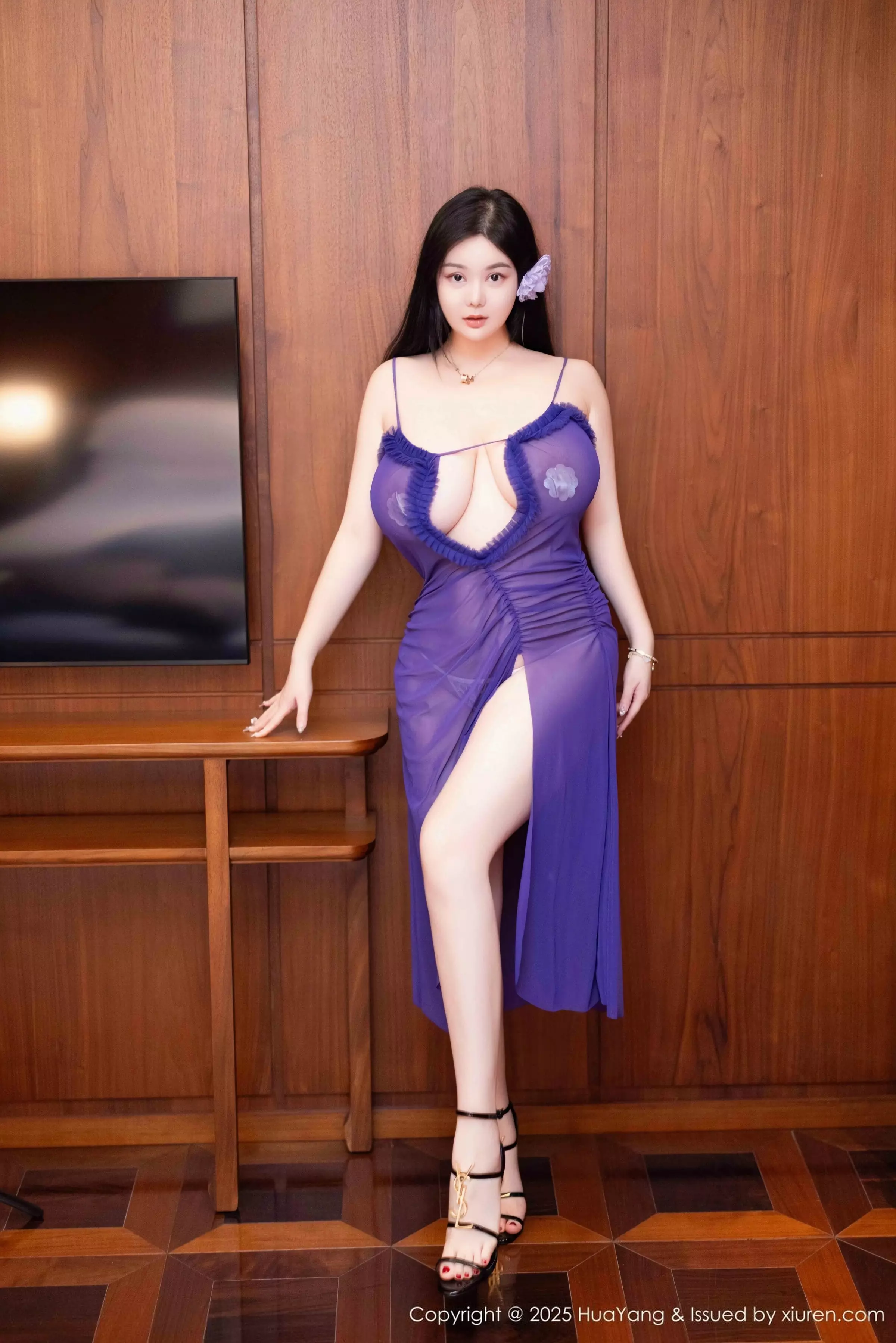 [HuaYang]高清写真图 2025.03.13 VOL.635 易阳Silvia 美乳性感