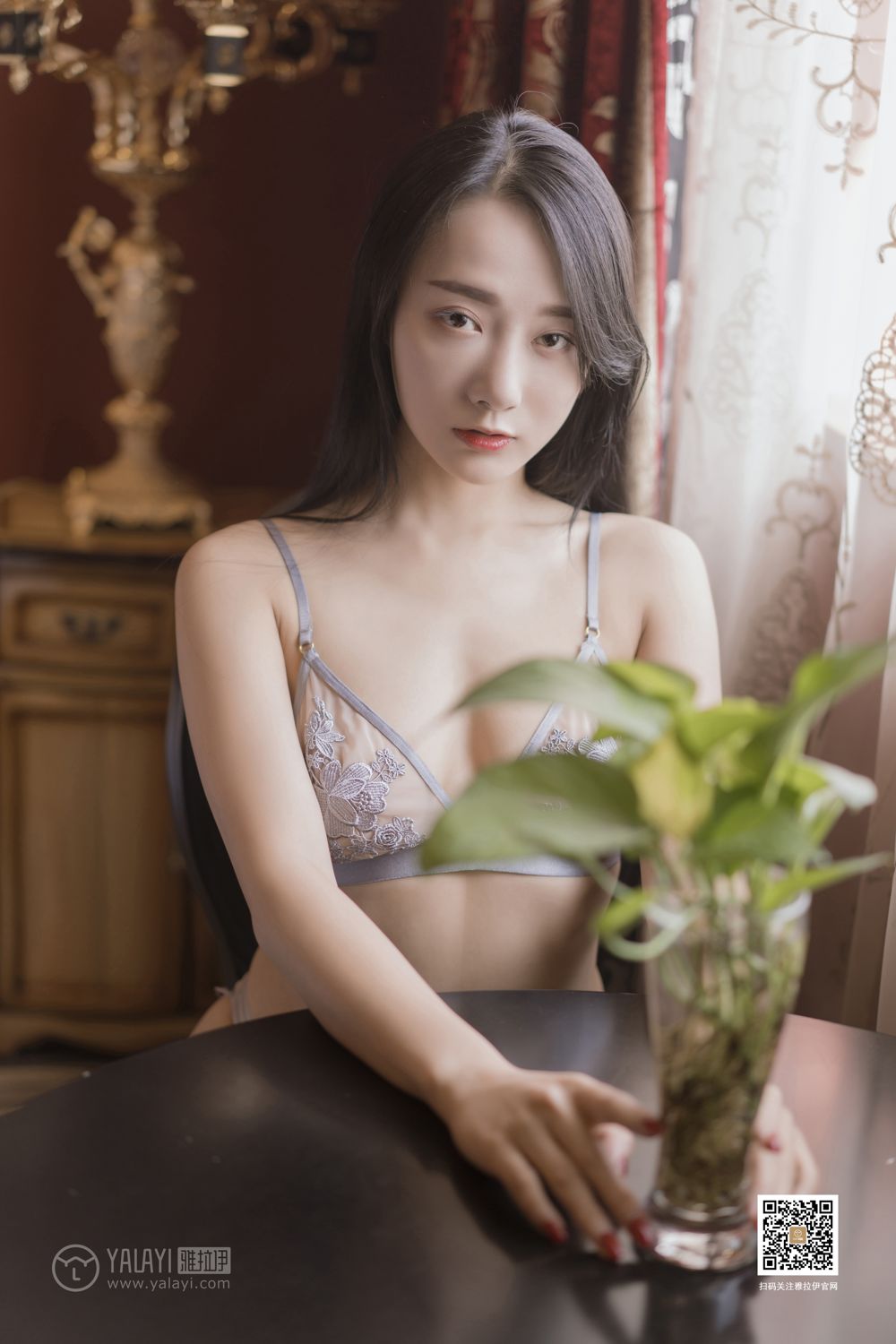 [YALAYI雅拉伊]高清写真图 2019.08.18 Vol.373 可爱女人 何嘉颖