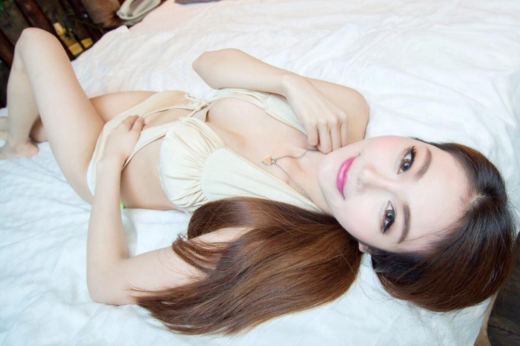 QQ甜心Ling Ling 身材好的爆炸私房照诱惑写真图