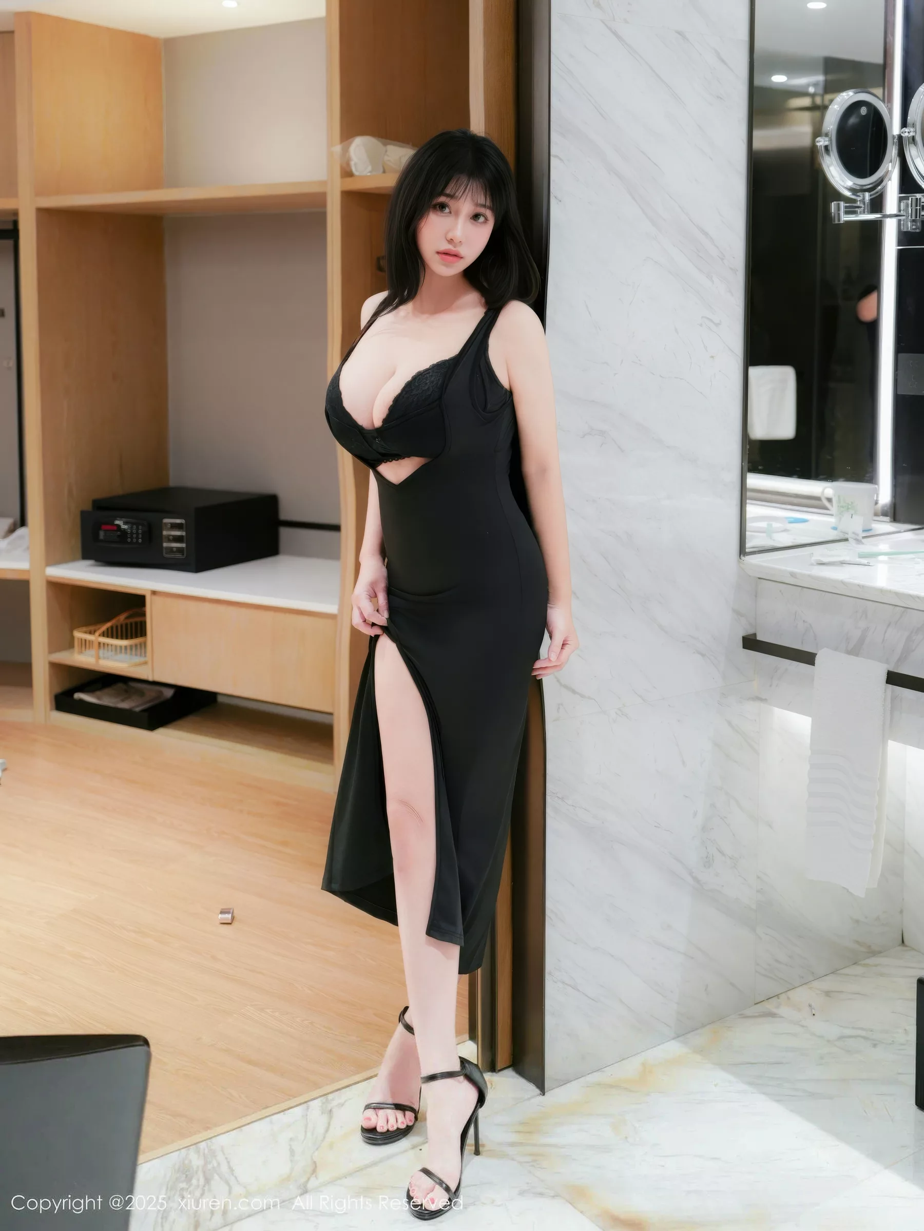 [XiuRen]高清写真图 2025.09.18 No.10779 小紫藤 黑色连衣裙