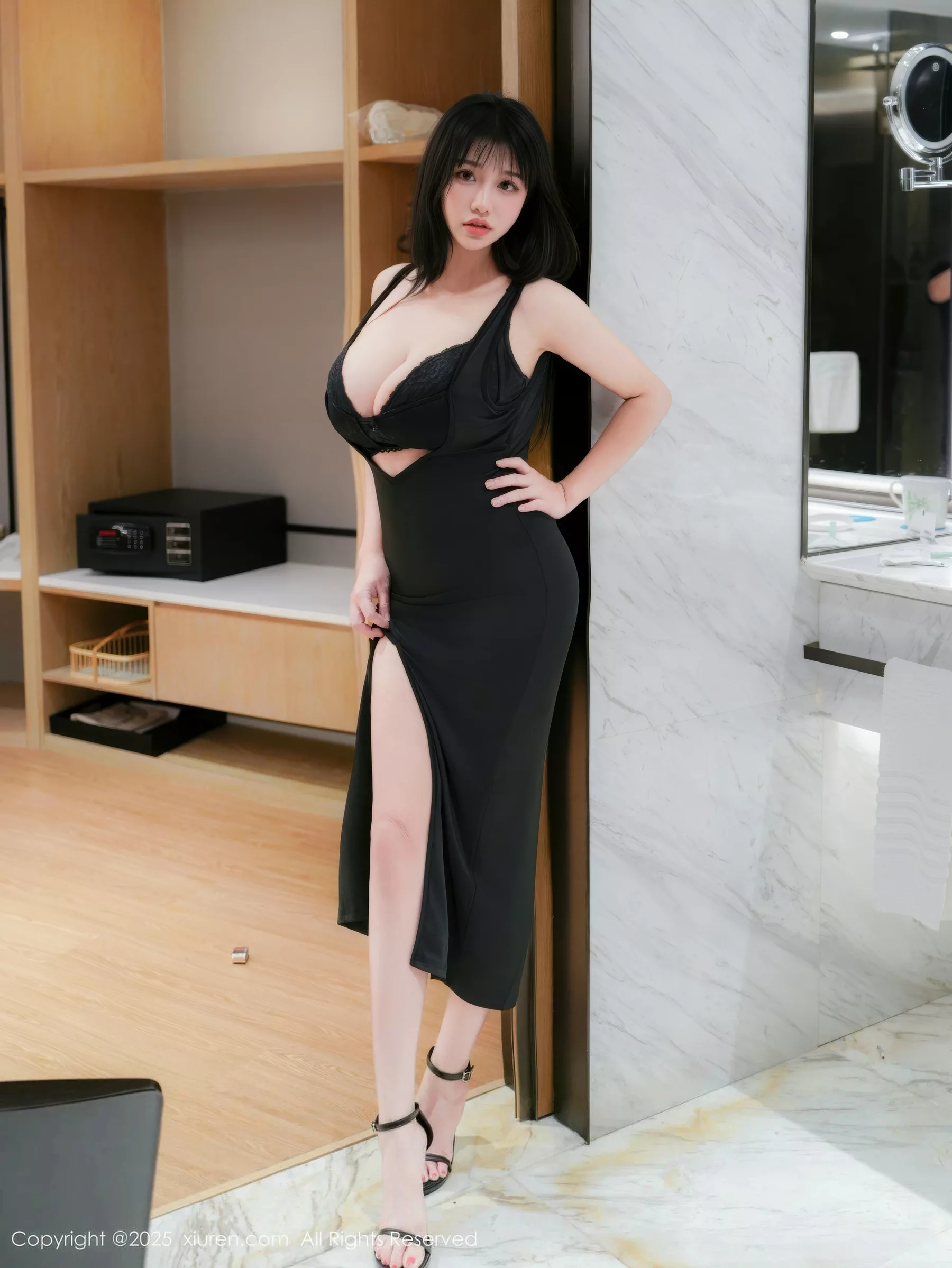 [XiuRen]高清写真图 2025.09.18 No.10779 小紫藤 黑色连衣裙