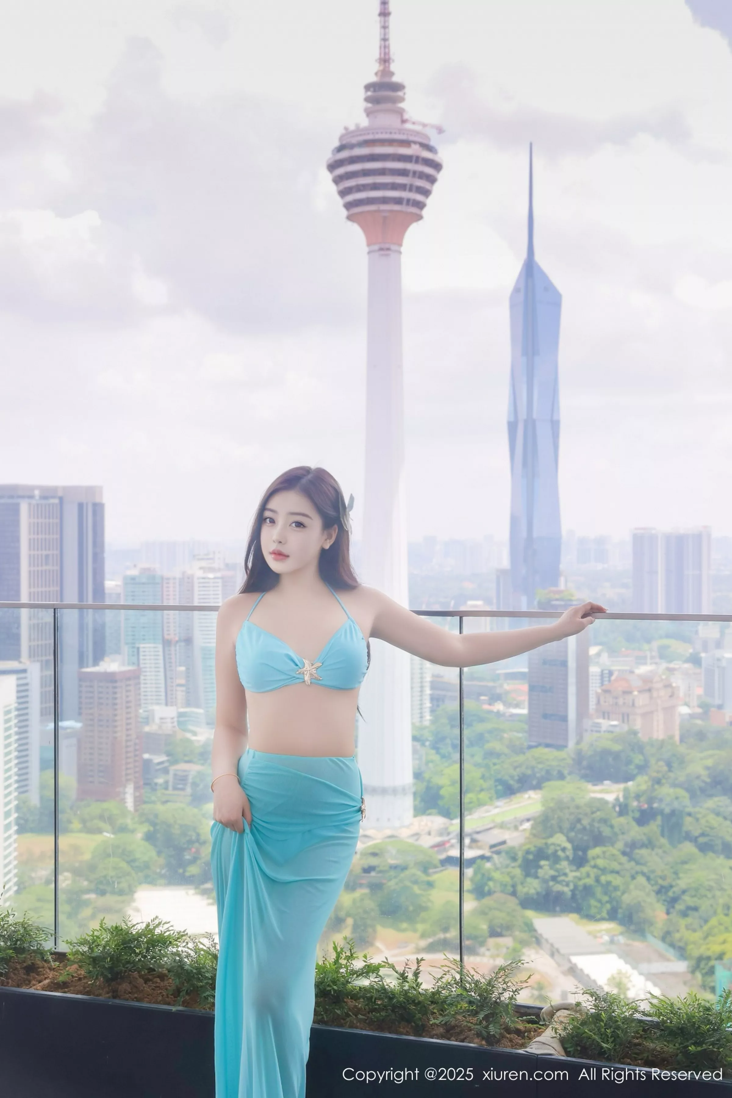 [XiuRen]高清写真图 2025.04.23 No.10187 希雅sia 蓝色泳衣
