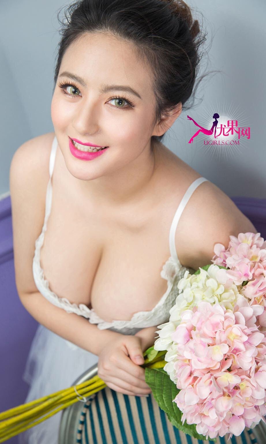 依蔓 [爱尤物]高清写真图心花怒放