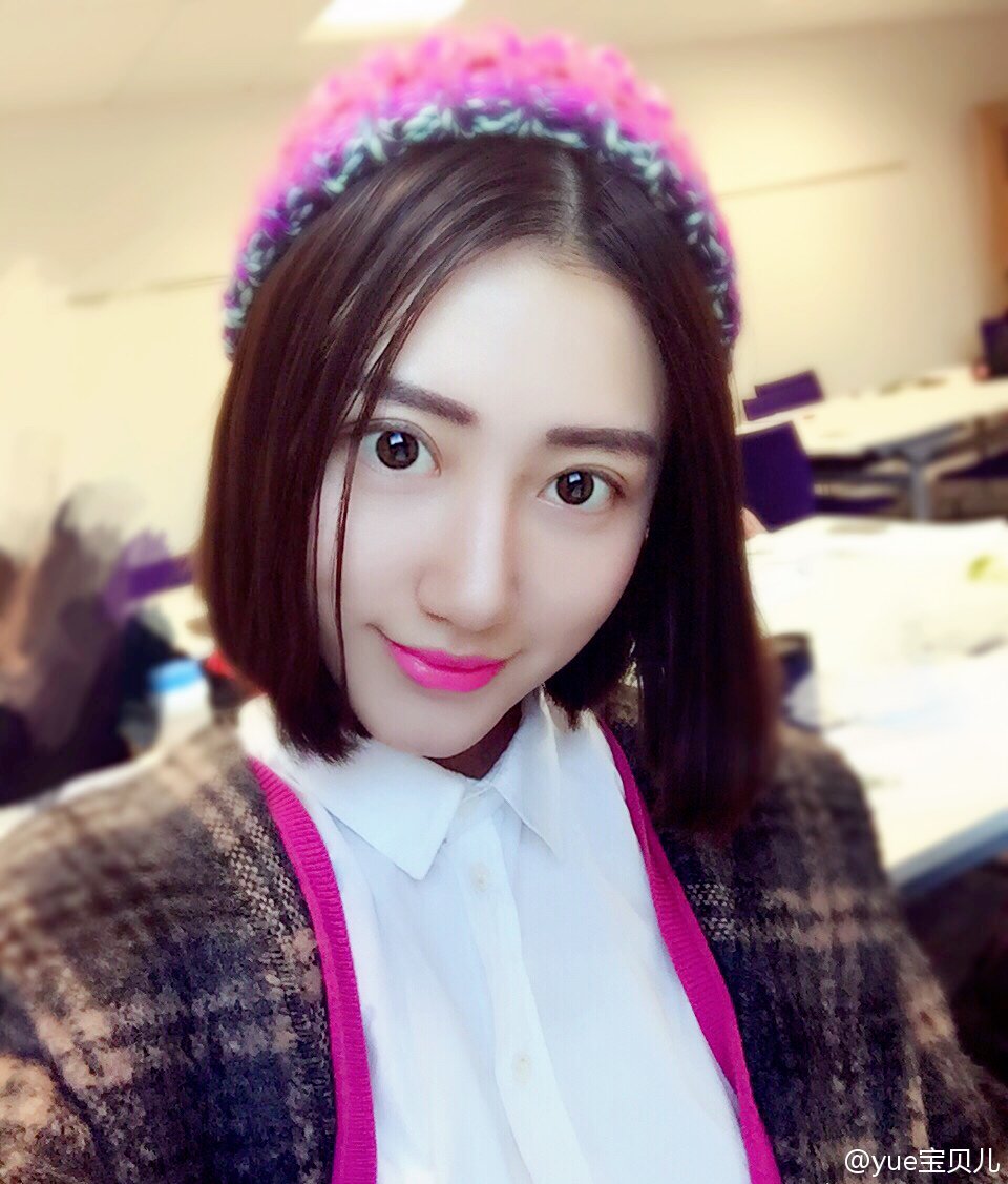 yue宝贝儿(王玥) 清新短发养眼写真图