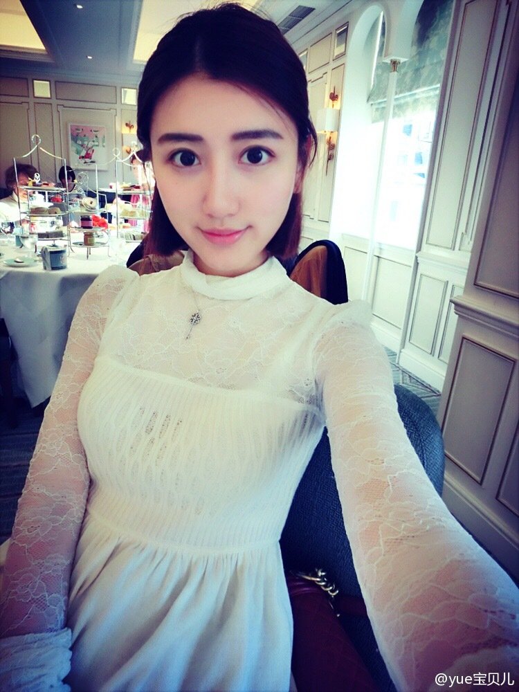 yue宝贝儿(王玥) 清新短发养眼写真图