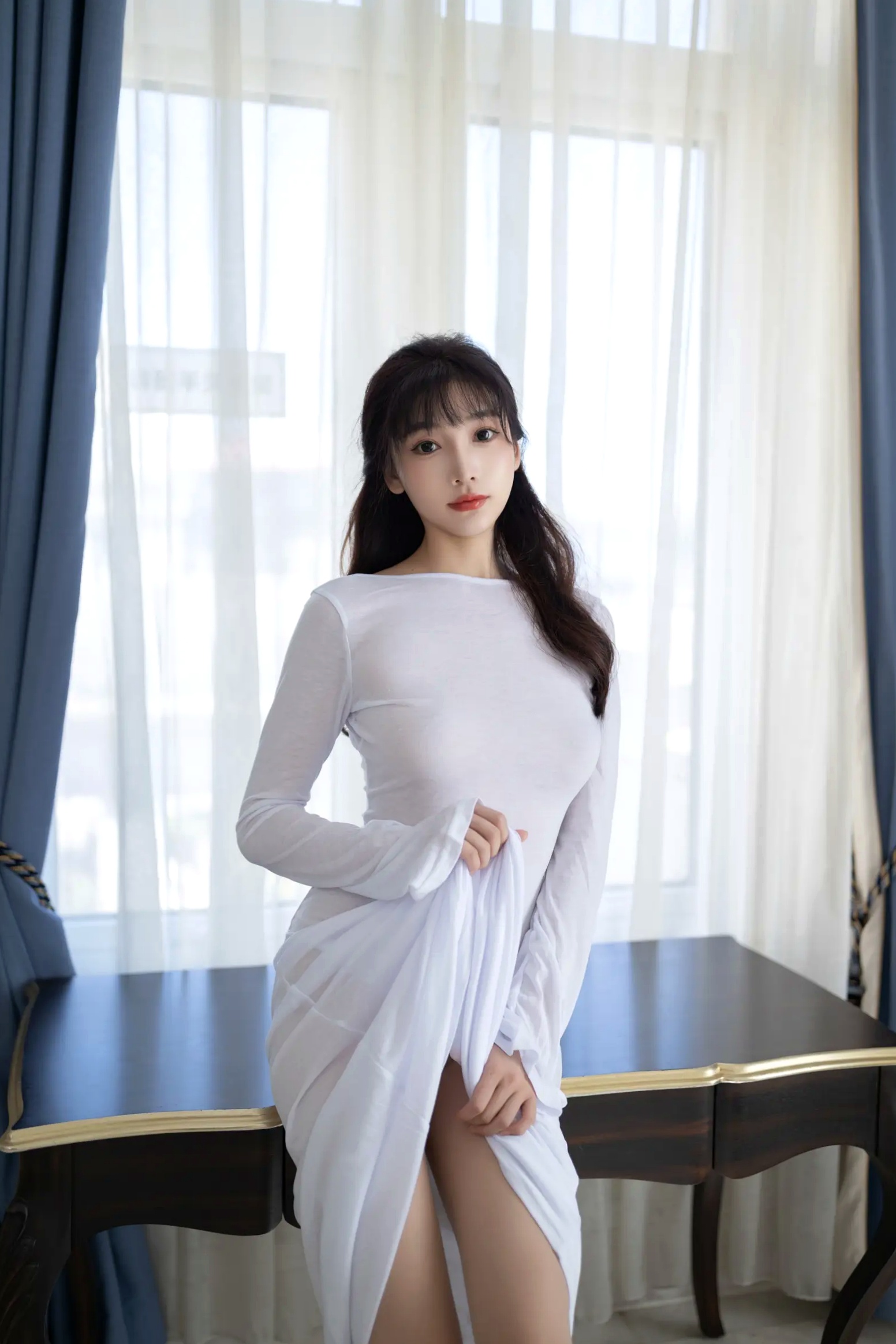 陆萱萱魅惑肉丝私房大片：室内居家唯美白衣丝袜诱惑写真[80P]