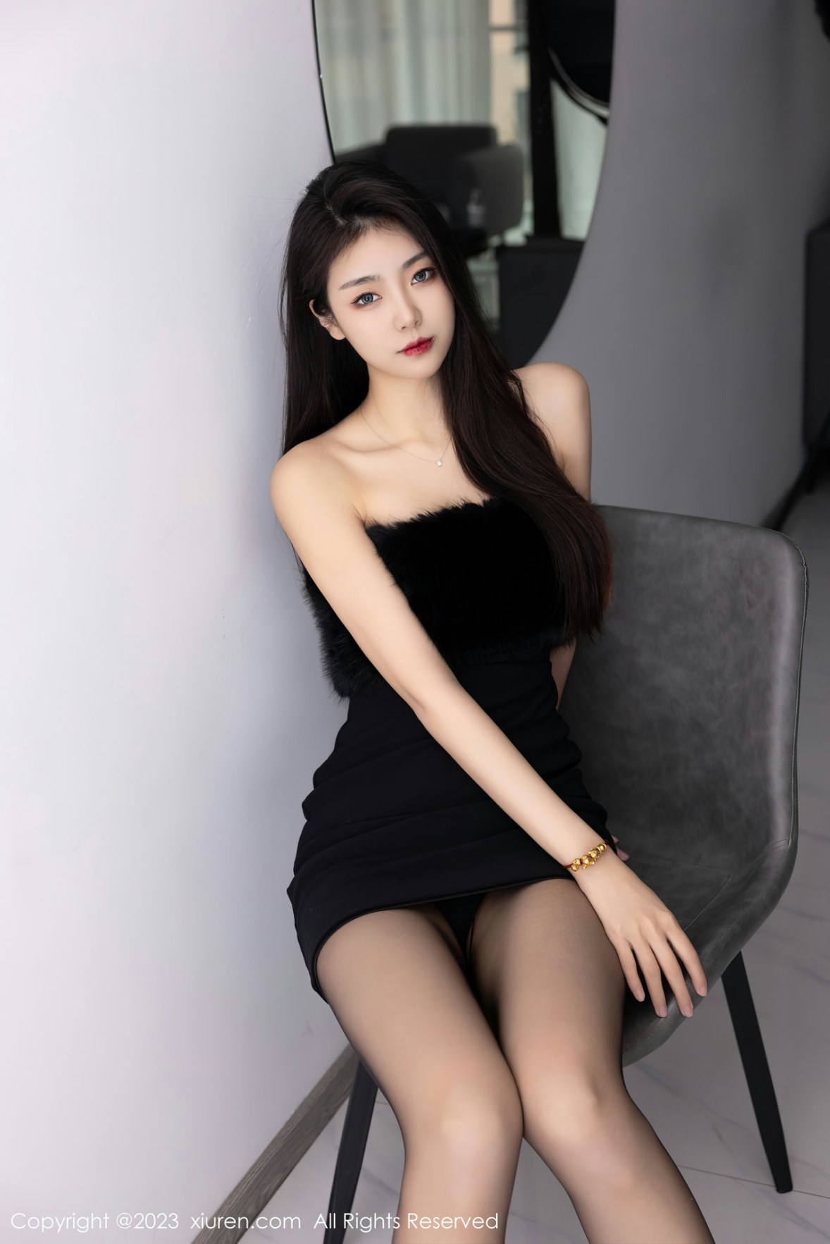 [XiuRen]高清写真图 2023.02.16 No.6275 可乐Vicky 美腿黑丝
