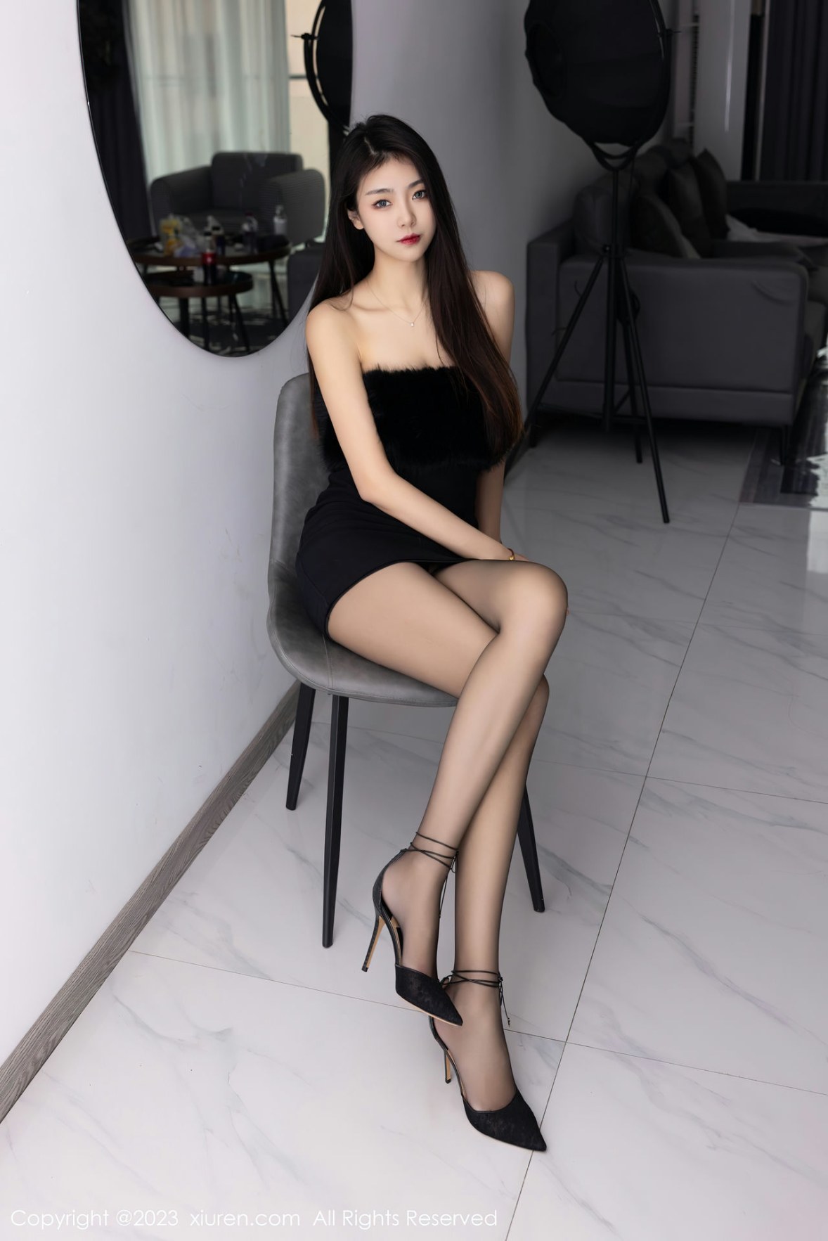[XiuRen]高清写真图 2023.02.16 No.6275 可乐Vicky 美腿黑丝
