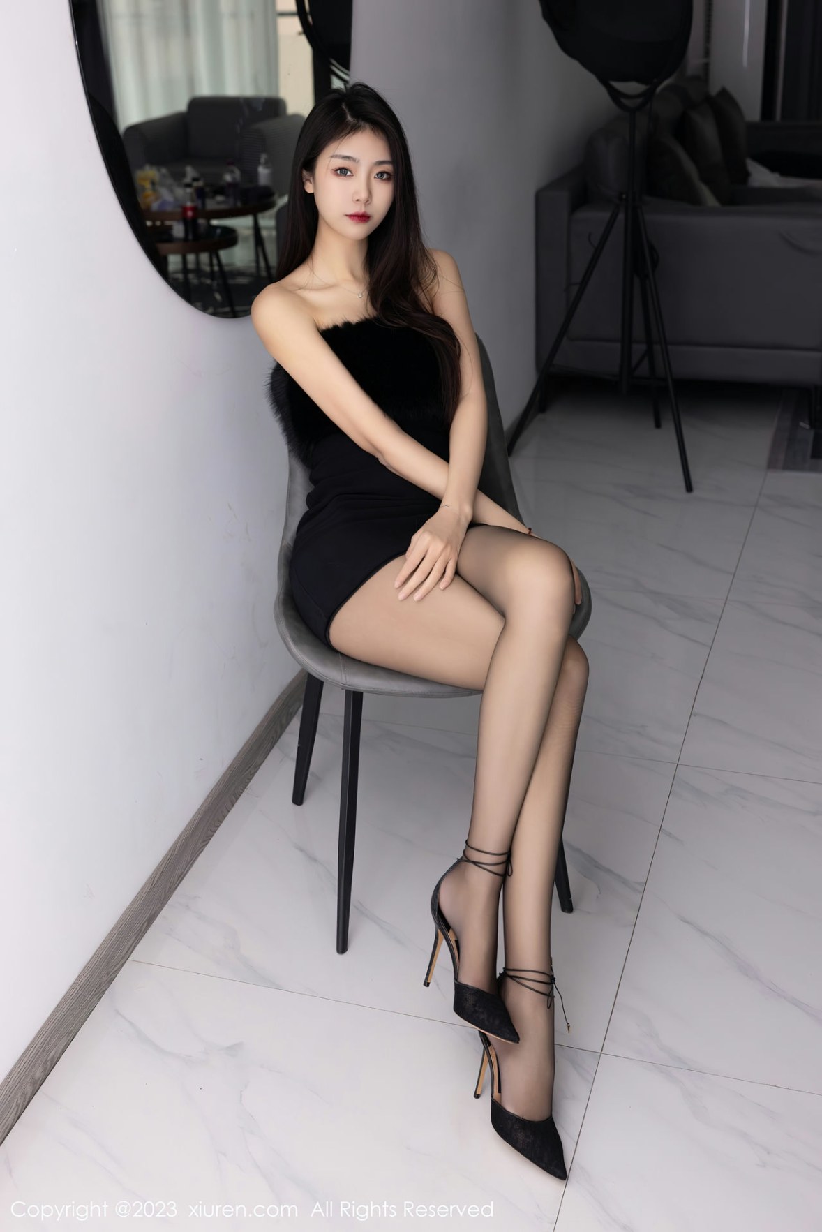 [XiuRen]高清写真图 2023.02.16 No.6275 可乐Vicky 美腿黑丝
