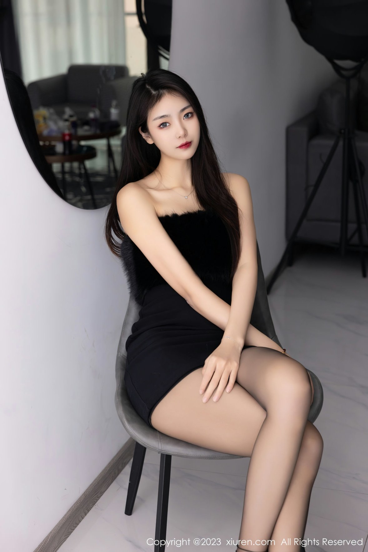 [XiuRen]高清写真图 2023.02.16 No.6275 可乐Vicky 美腿黑丝