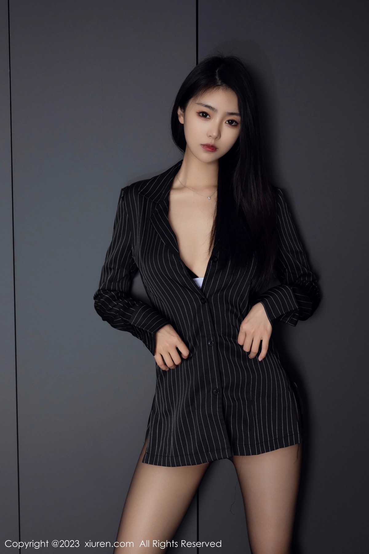 [XiuRen]高清写真图 2023.05.05 No.6677 可乐Vicky 黑丝美腿