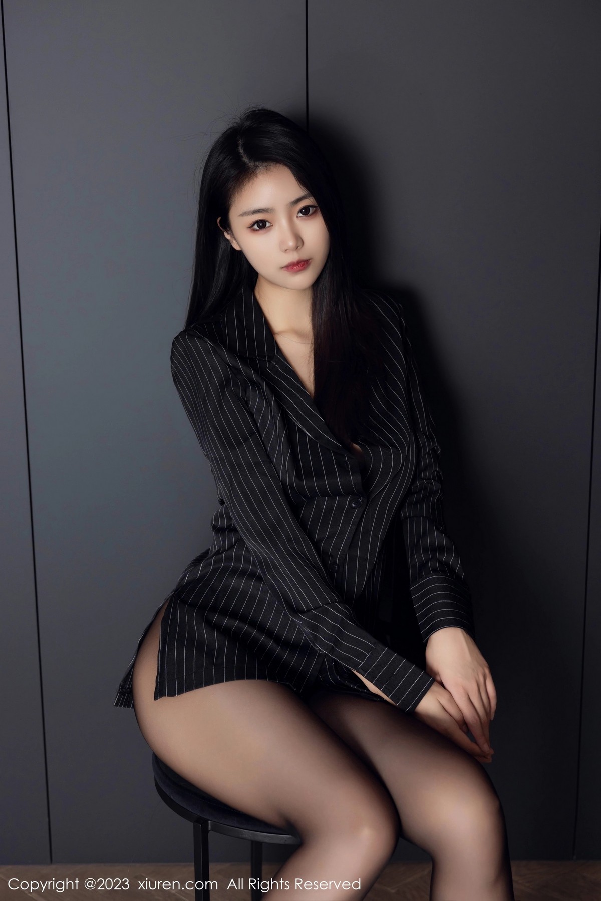 [XiuRen]高清写真图 2023.05.05 No.6677 可乐Vicky 黑丝美腿