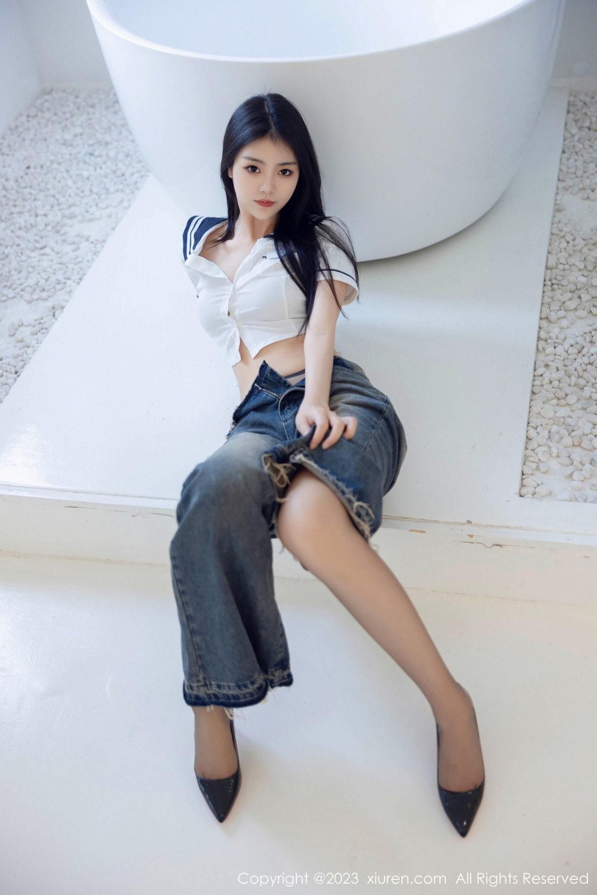 [XiuRen]高清写真图 2023.07.05 No.7027 可乐Vicky 黑丝美腿