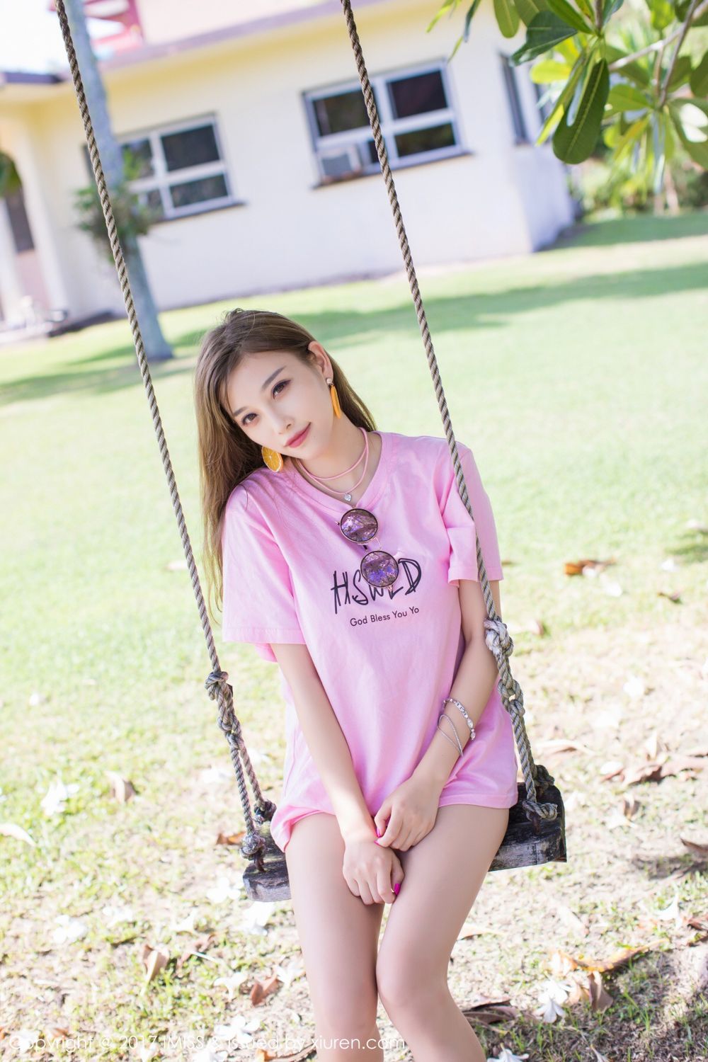 甜美女神杨晨晨 秋水荡漾红艳欲滴