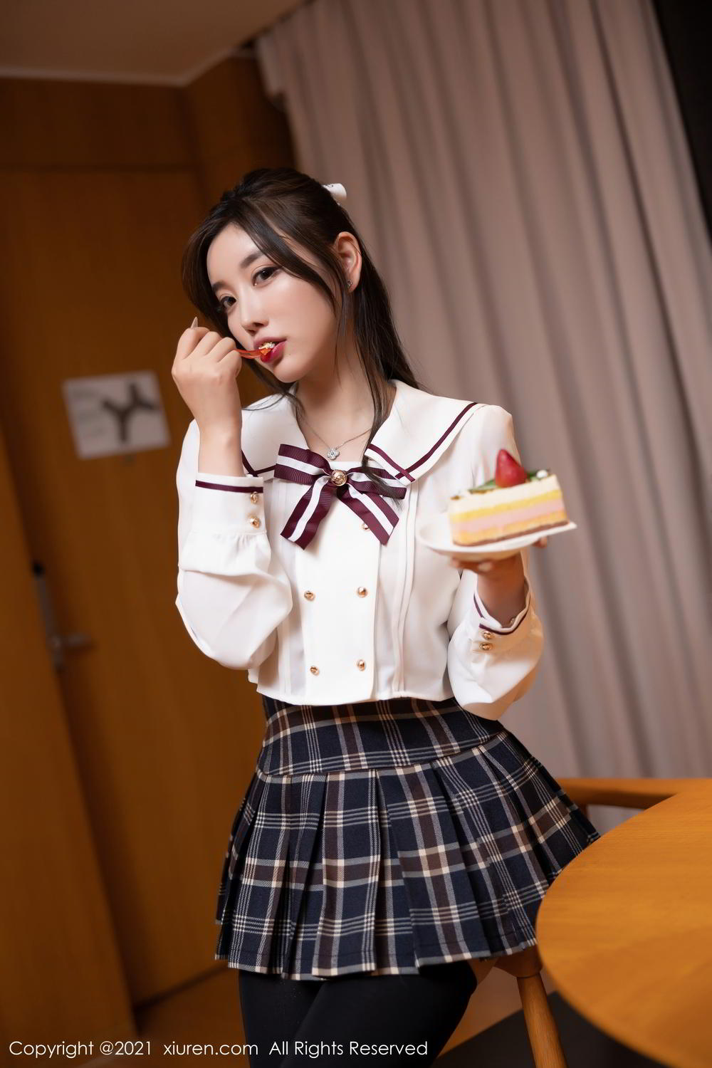 校园女神杨晨晨 格子裙耀眼夺目