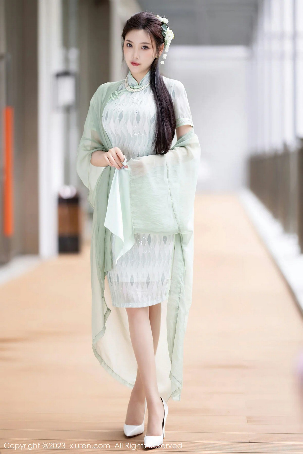 [XiuRen]高清写真图 2023.06.27 No.6983 杨晨晨Yome 旗袍美腿