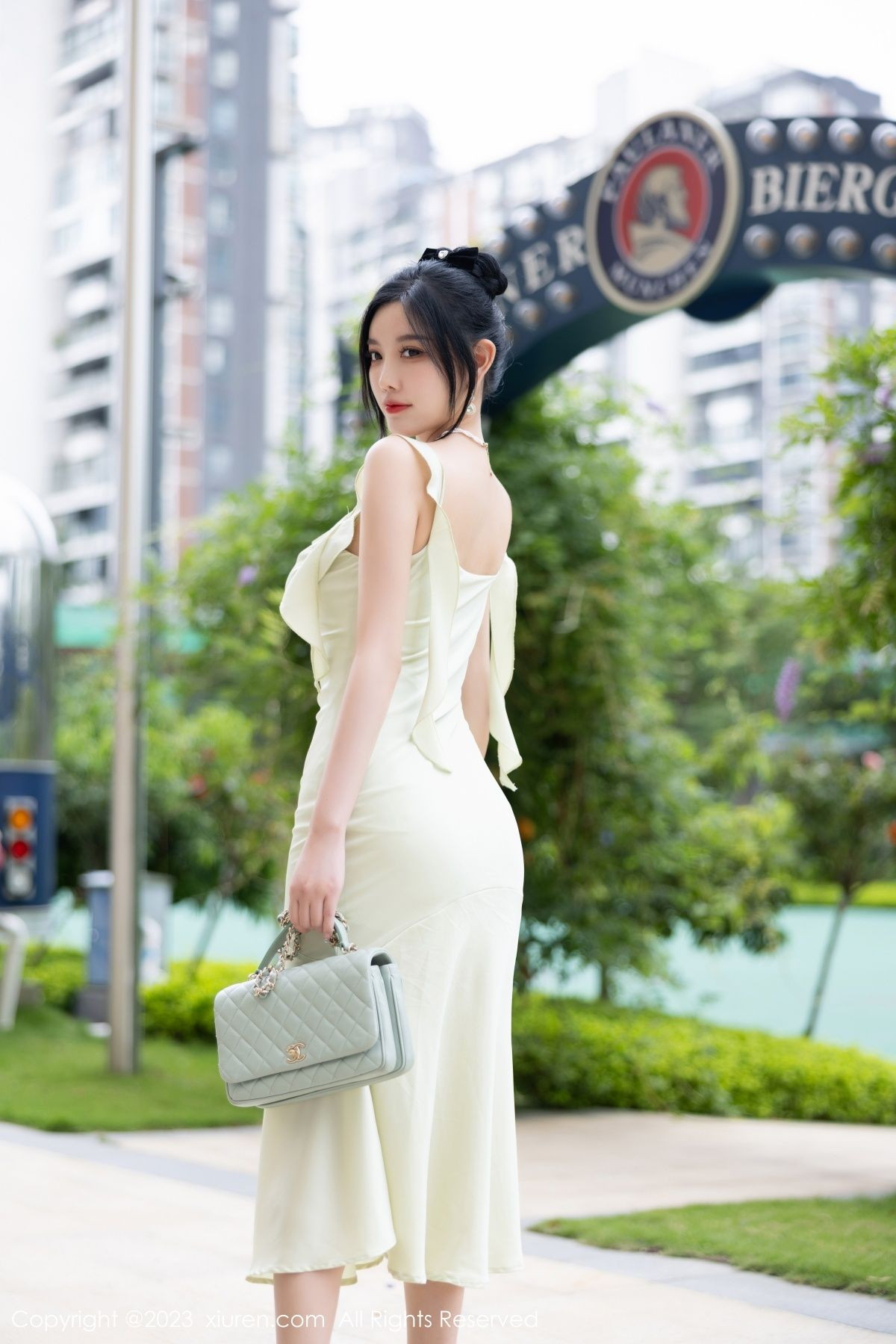 [XiuRen]高清写真图 2023.09.19 No.7410 杨晨晨Yome 美臀长裙