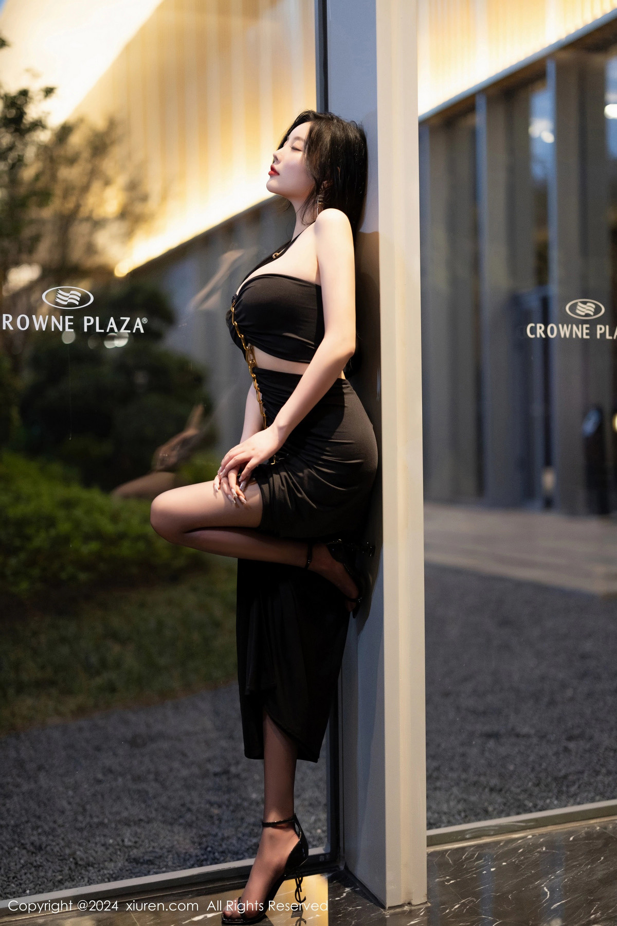 [XiuRen]高清写真图 2024.04.30 No.8484 杨晨晨Yome 黑丝美腿