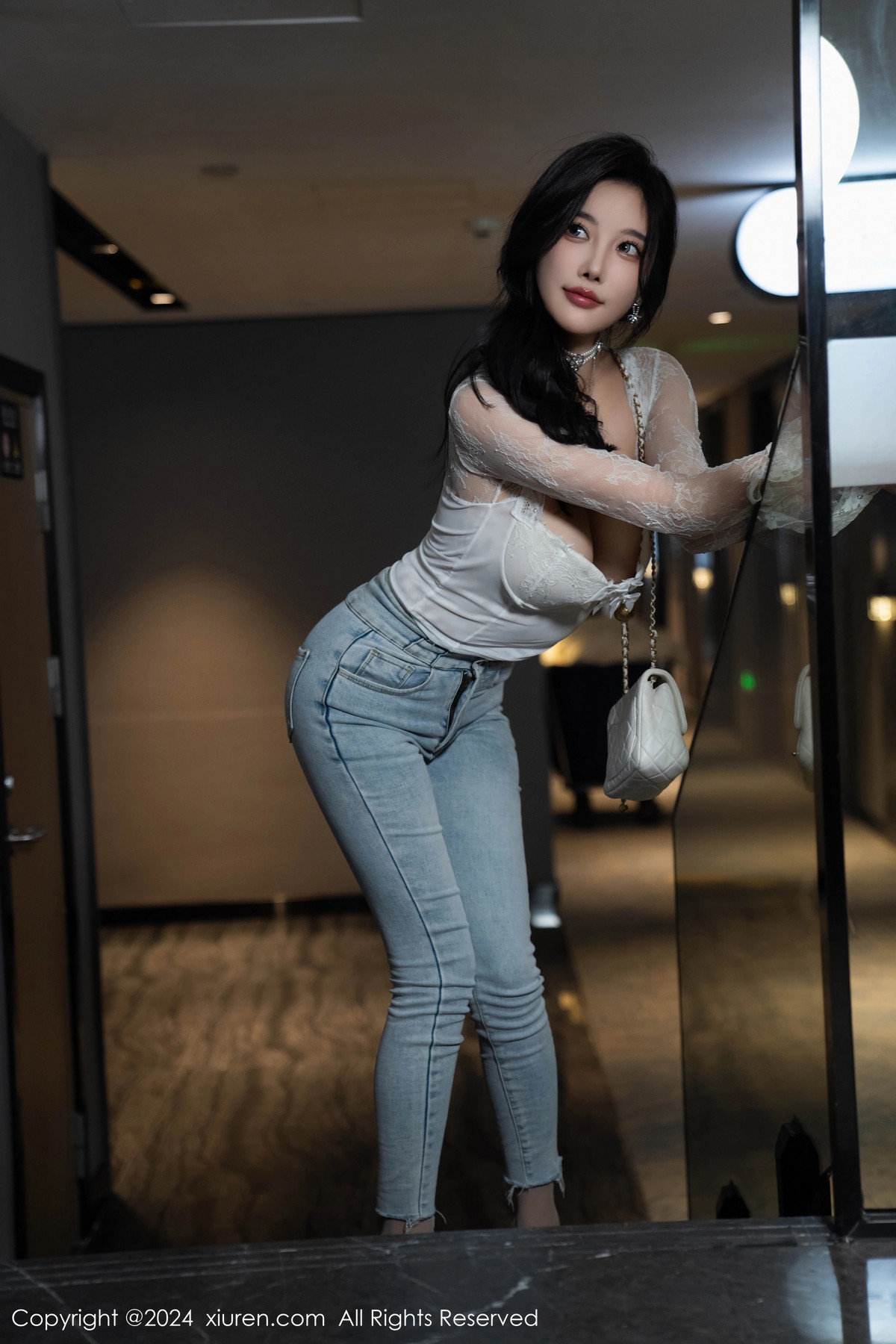 [XiuRen]高清写真图 2024.09.10 No.9140 杨晨晨Yome 牛仔裤美臀