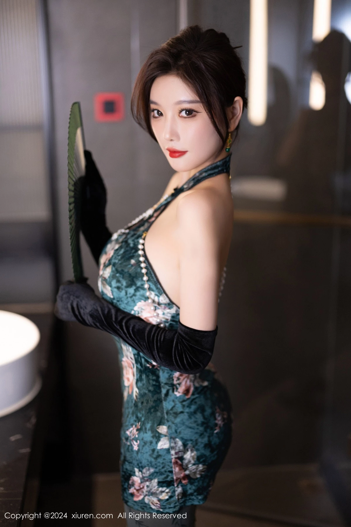 [XiuRen]高清写真图 2024.09.14 No.9165 杨晨晨Yome 黑丝美腿