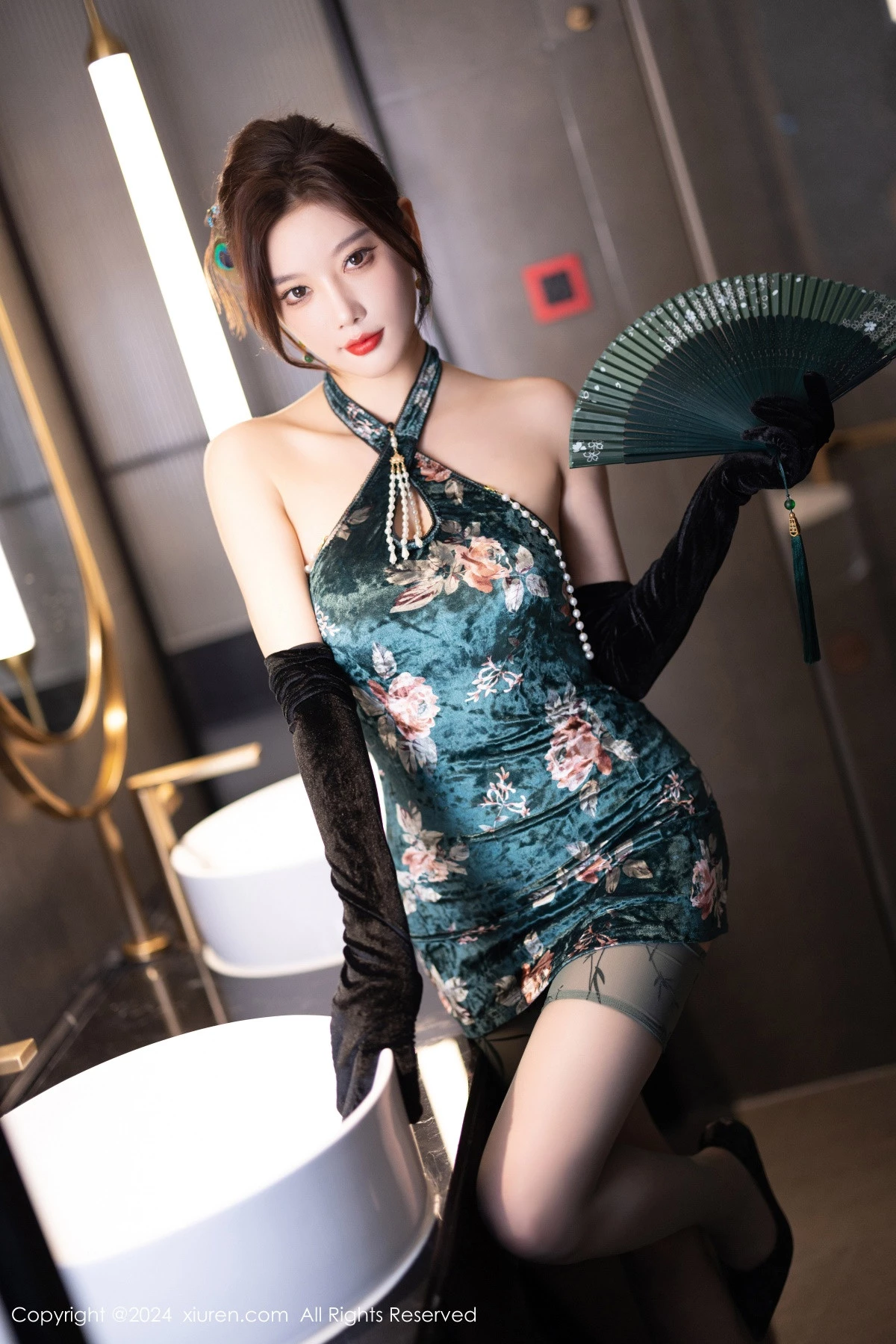 [XiuRen]高清写真图 2024.09.14 No.9165 杨晨晨Yome 黑丝美腿
