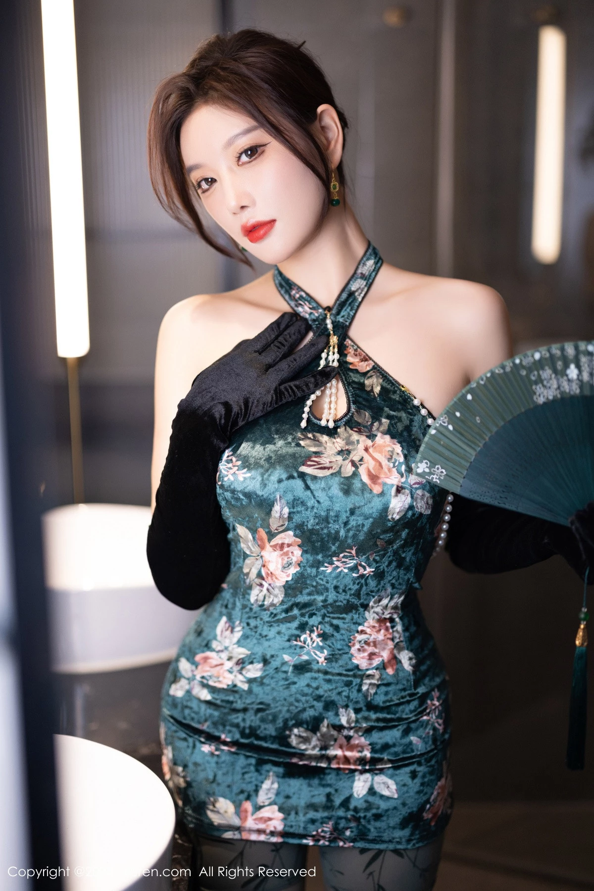 [XiuRen]高清写真图 2024.09.14 No.9165 杨晨晨Yome 黑丝美腿