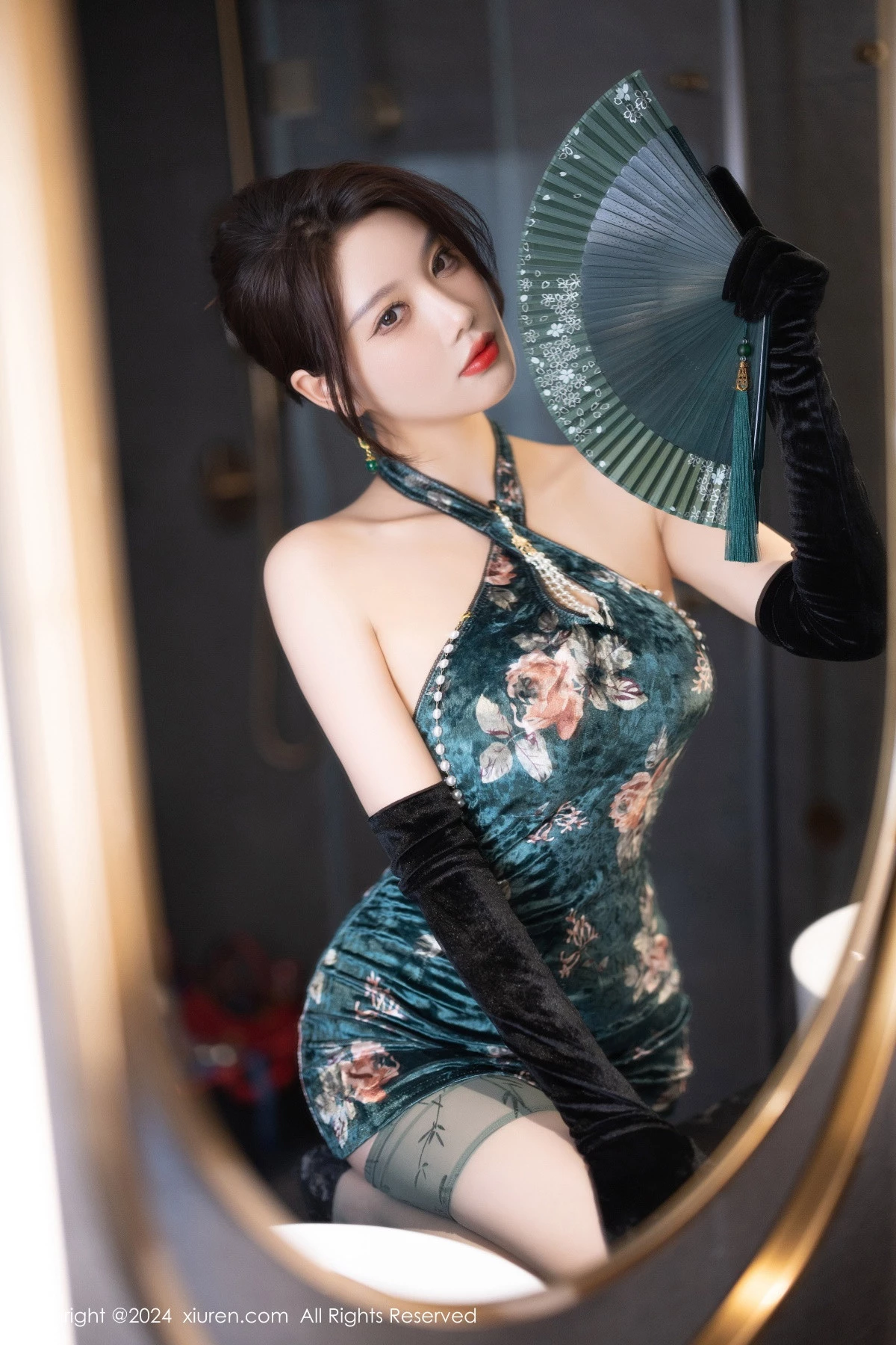 [XiuRen]高清写真图 2024.09.14 No.9165 杨晨晨Yome 黑丝美腿